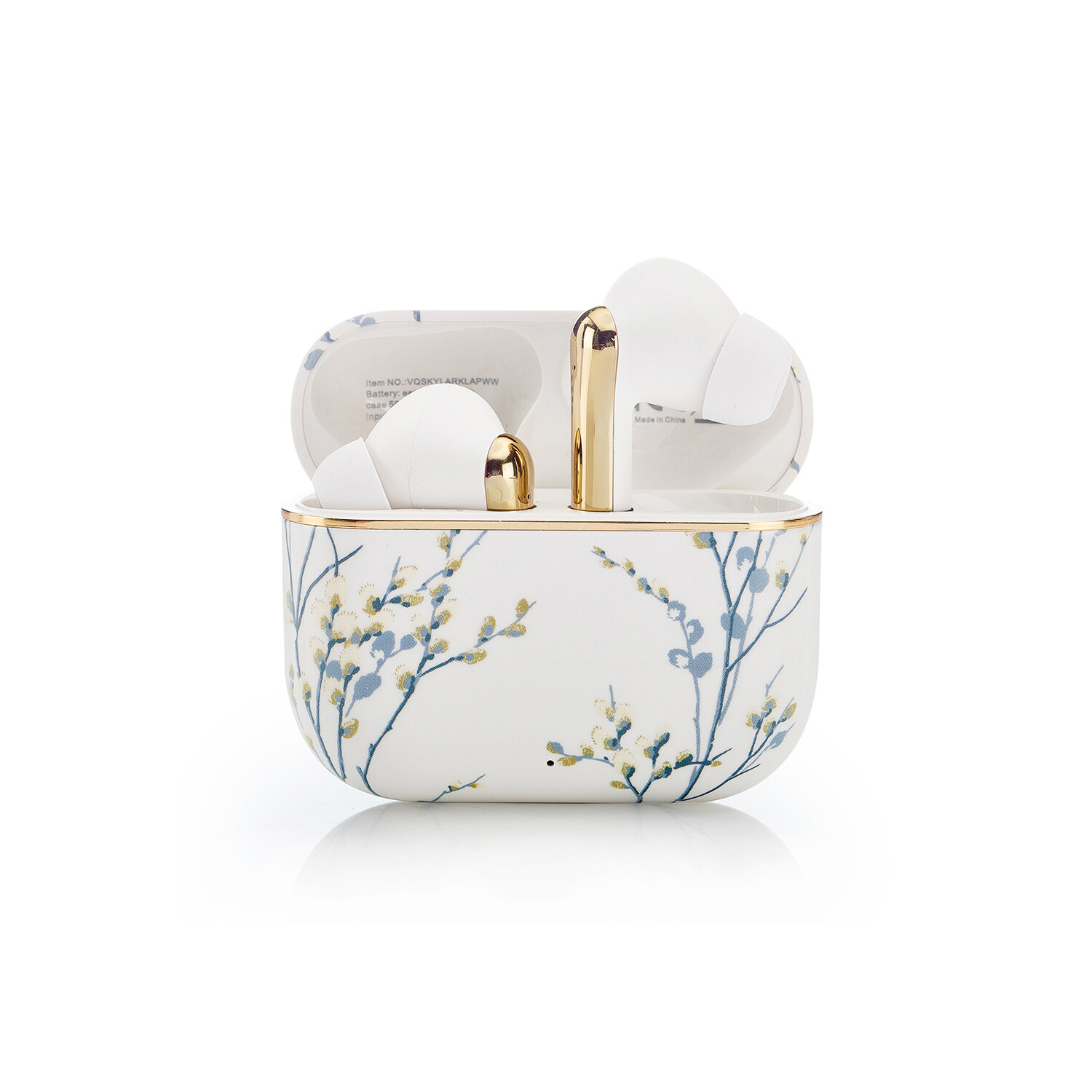 Weiße Ohrhörer in einem floralen Etui mit goldenen Akzenten. Das Etui ist geöffnet und zeigt die Knospen und Ladeanschlüsse.