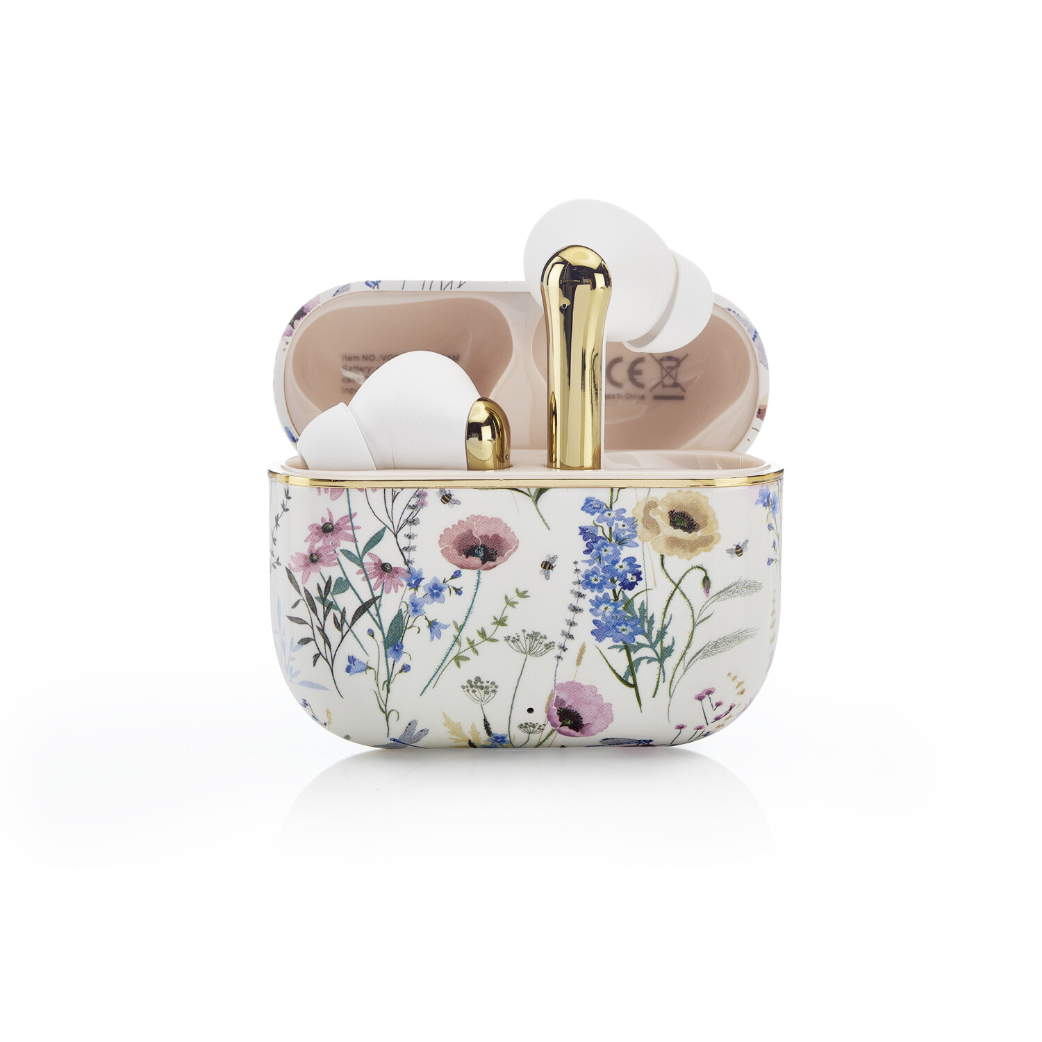 Geöffnete Ohrhörerhülle mit Blumenmuster und weißen Ohrhörern. Goldakzente. Die Hülle zeigt rosa, blaue und gelbe Blumen auf weißem Grund.
