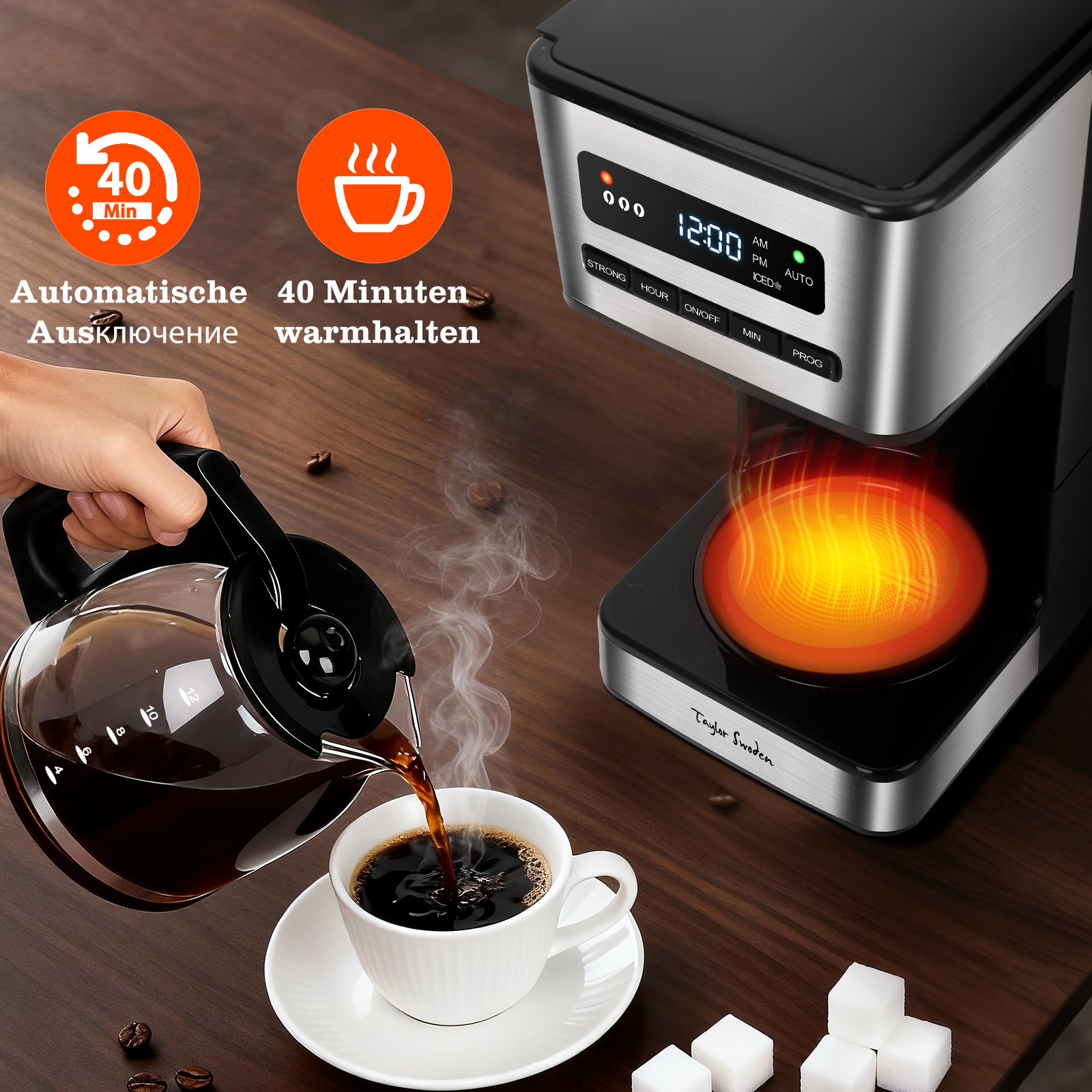 Eine Kaffeemaschine gießt Kaffee in eine weiße Tasse. Auf dem Tisch liegen Zuckerwürfel. Eine Digitaluhr zeigt die Uhrzeit an.