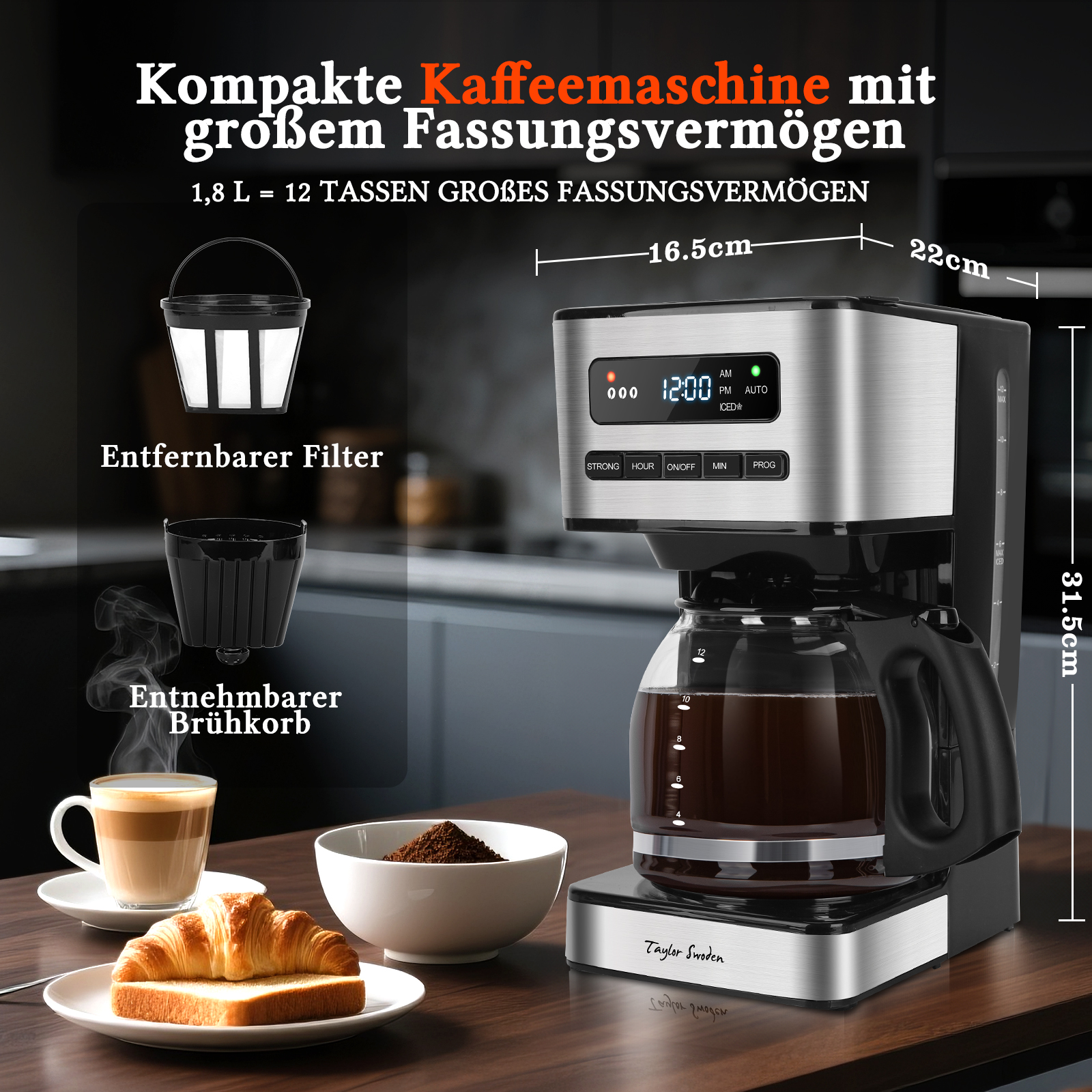 Eine Kaffeemaschine mit Timer, Glaskaraffe und Display. Ein Croissant, Toast und Kaffee stehen auf dem Tisch.