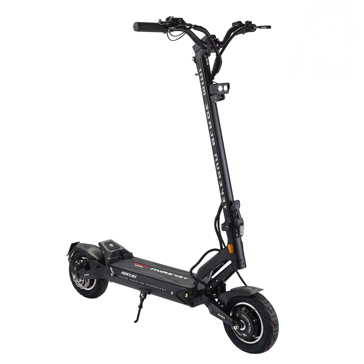 Czarna hulajnoga elektryczna. Szczegóły: kierownica, platforma z marką, dwa koła z czerwonymi akcentami i podpórka.