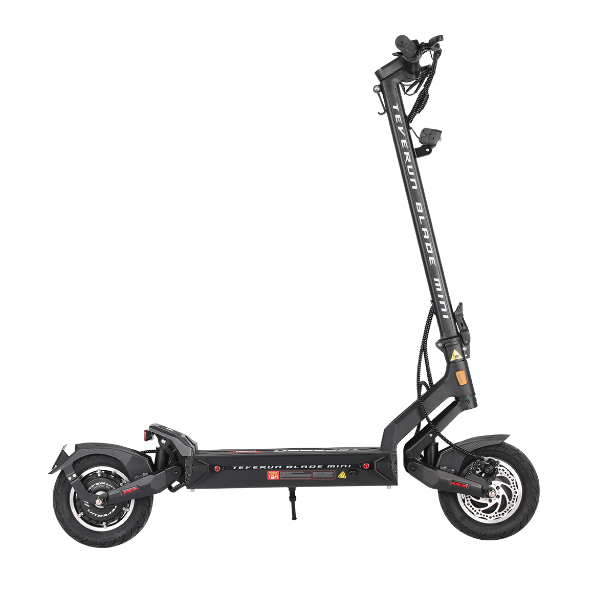 Czarna hulajnoga elektryczna Teverun Blade Mini. Ma dwa koła, platformę i pionową kierownicę z elementami sterującymi.