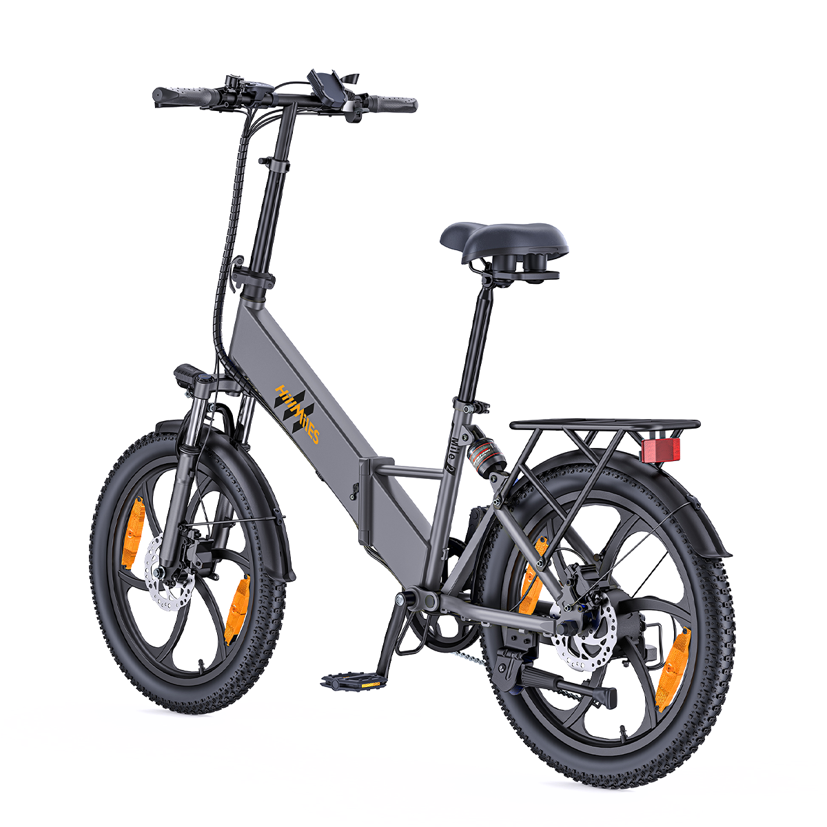 Szary rower elektryczny z czarnymi oponami i tylnym bagażnikiem na białym tle. Rower ma pomarańczowe akcenty.