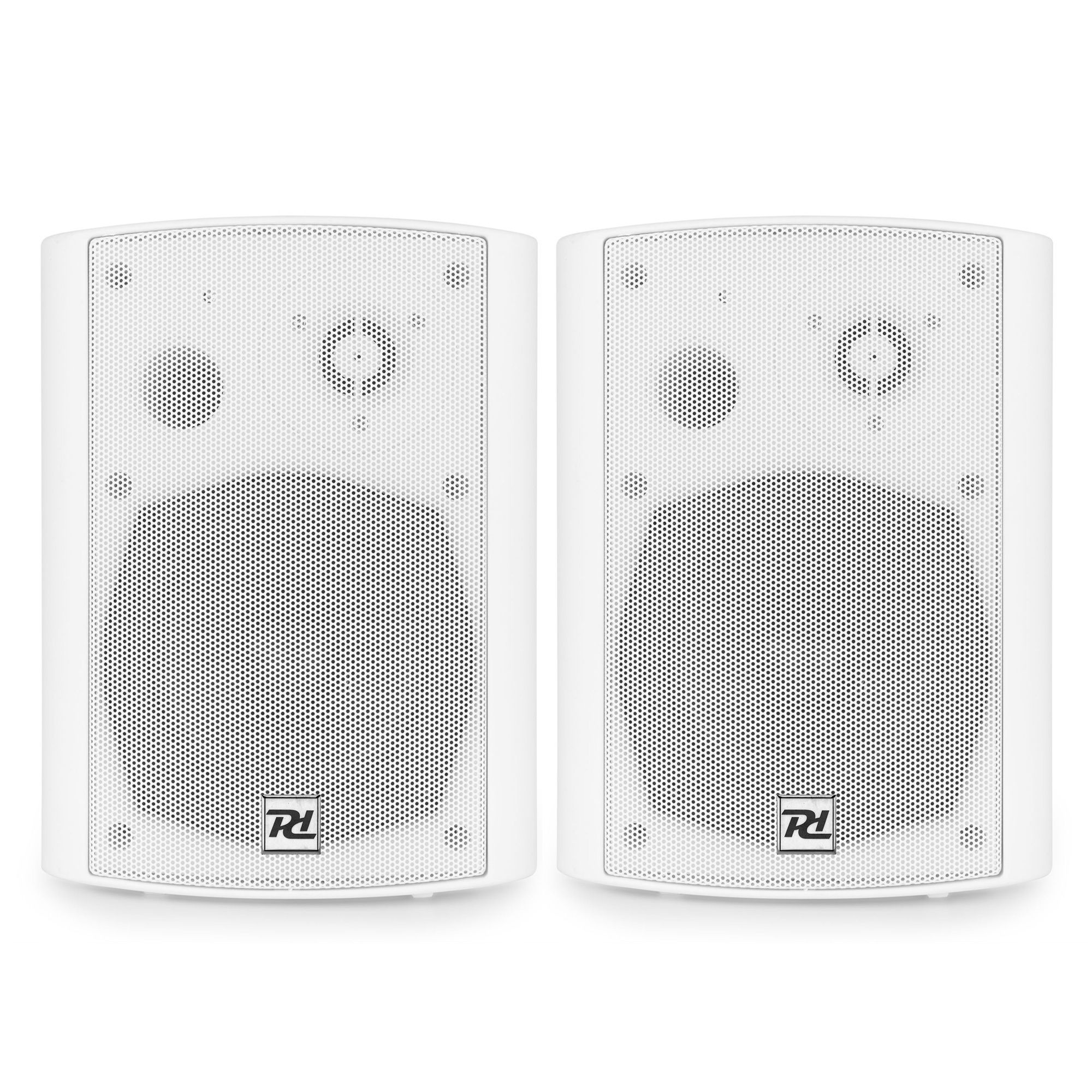 Dos altavoces blancos con frentes perforados. Cada uno tiene el logotipo RL en la parte inferior.