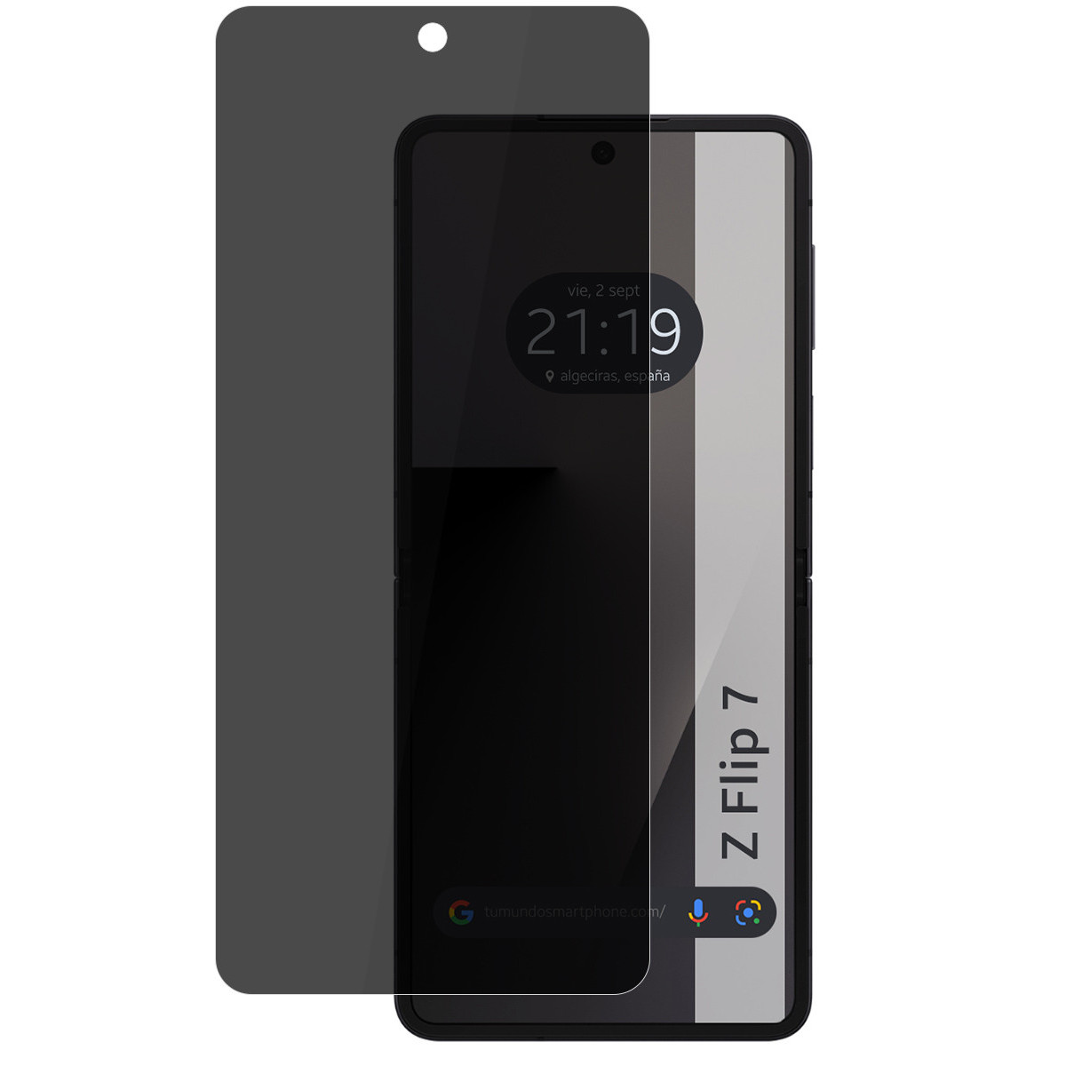 Uno smartphone con protezione schermo. Lo schermo mostra l'ora e il luogo. Il telefono è etichettato Z Flip 7.