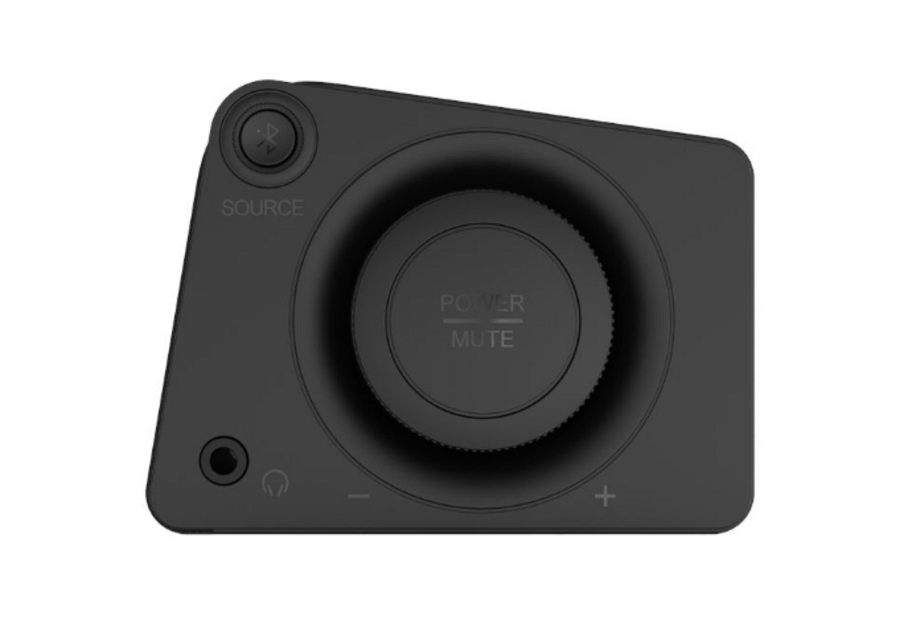 Dispositivo audio nero con pulsanti: sorgente, accensione/mute, controlli volume e jack per cuffie. Sfondo bianco.