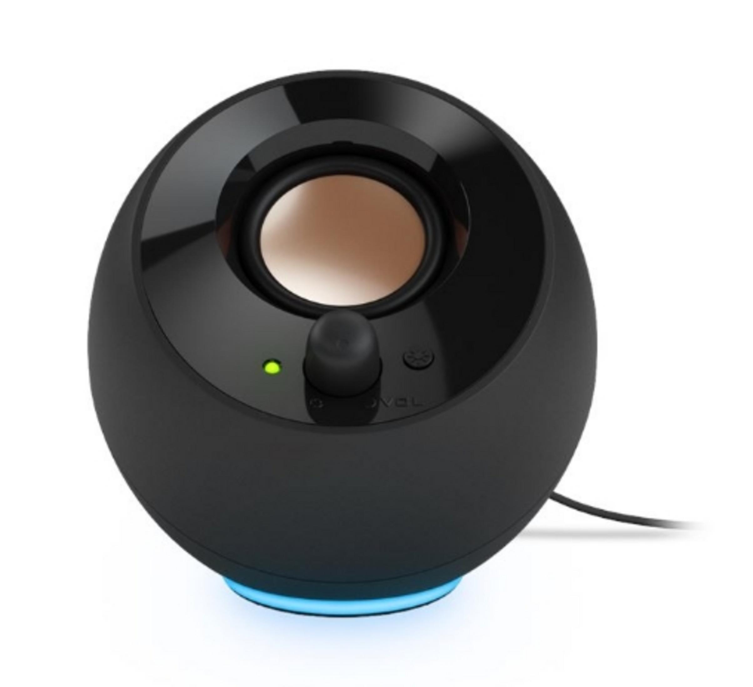 Czarny, kulisty głośnik z pokrętłem głośności i światłem. Podstawa ma niebieską poświatę.