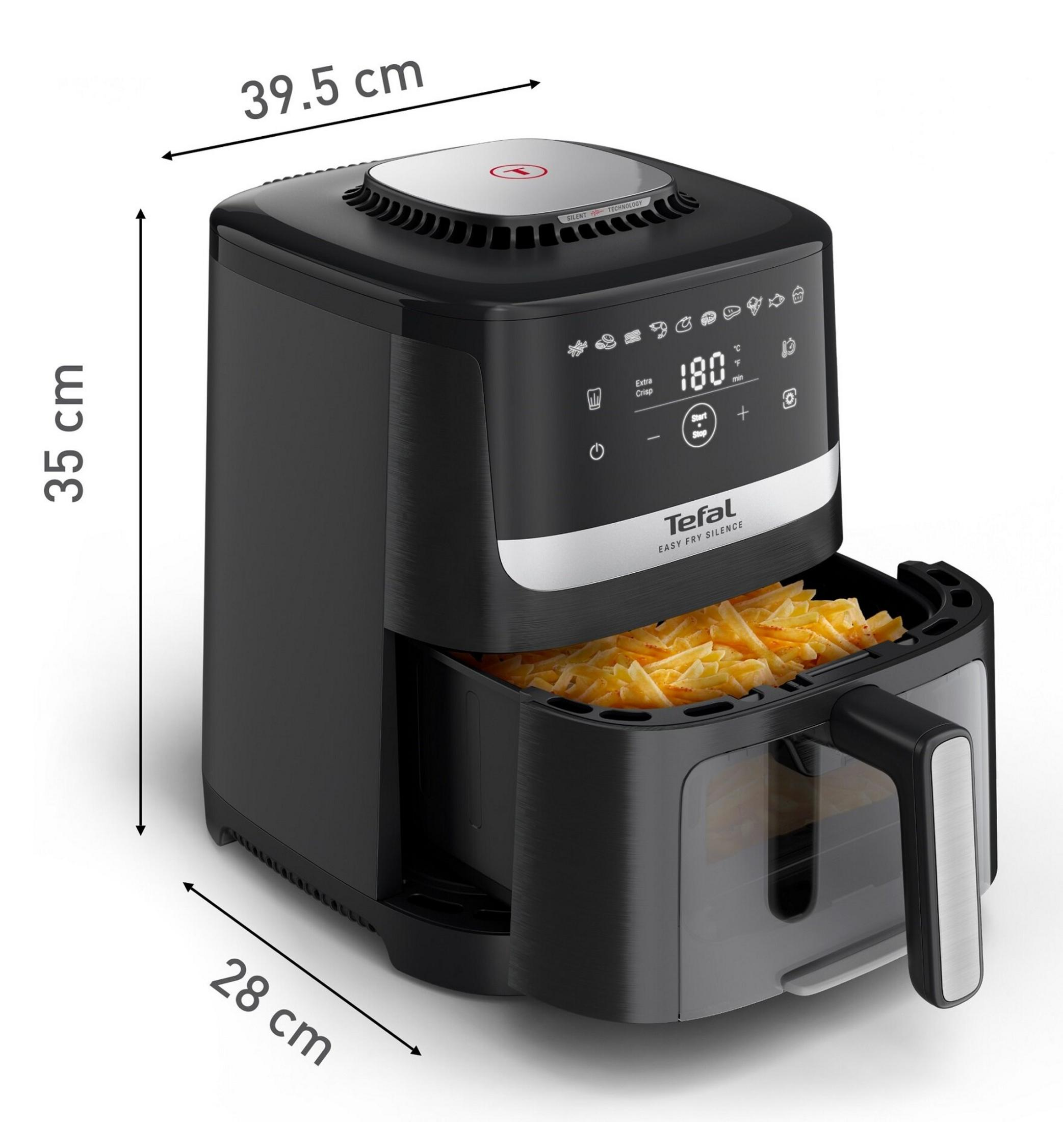 Schwarze Tefal-Heißluftfritteuse mit Maßangaben. Die Fritteuse enthält Pommes Frites und hat ein Digitaldisplay. Die Schublade ist geöffnet.