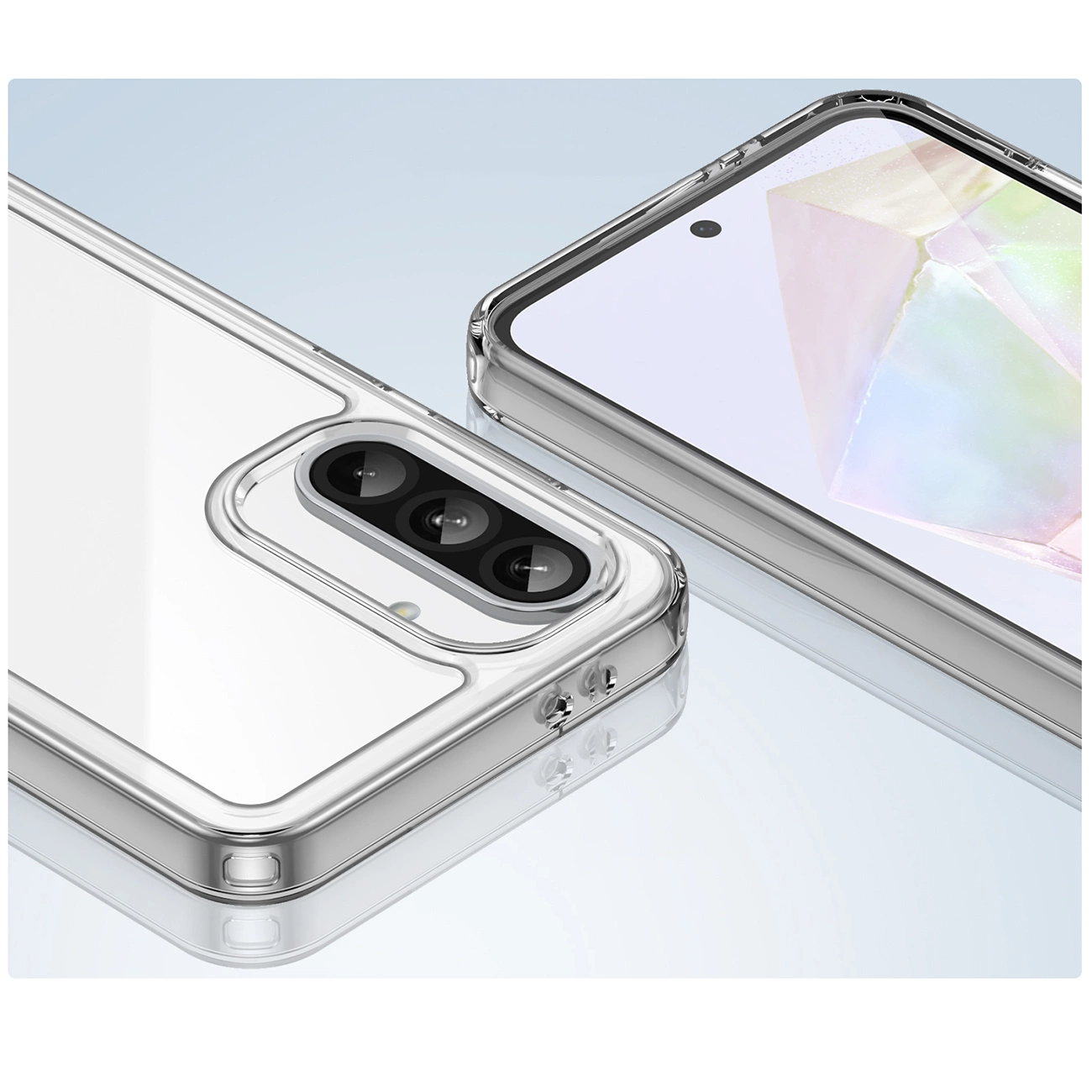 Nahaufnahme von zwei durchsichtigen Handyhüllen mit einem Telefon darin. Eine Hülle hat einen Kameraausschnitt, die andere zeigt den Bildschirm.