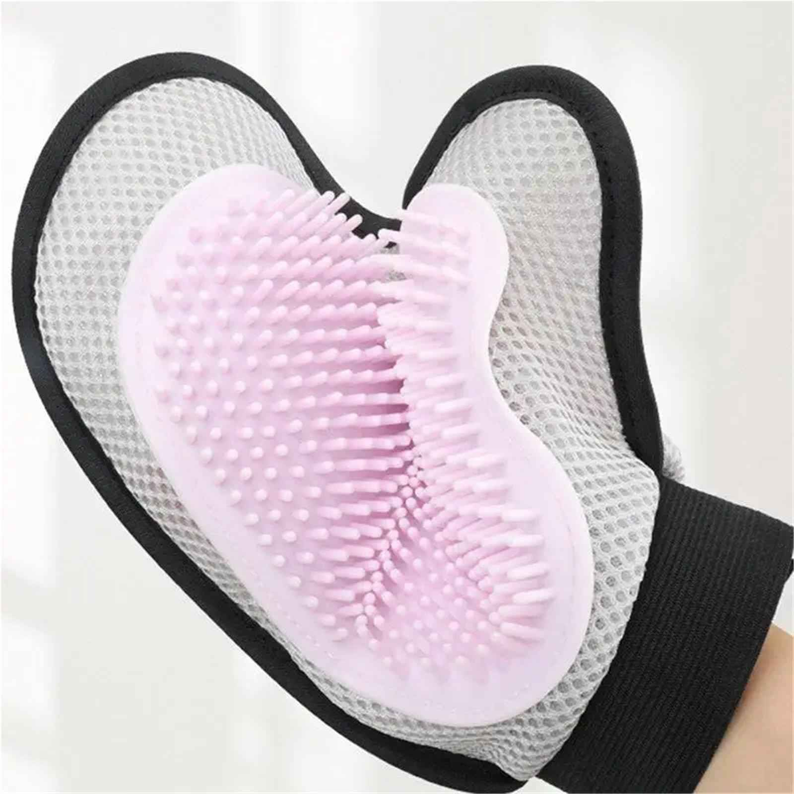 Rosa Fellpflegehandschuh mit Borsten, befestigt an einem grauen Mesh-Handschuh mit schwarzem Rand.