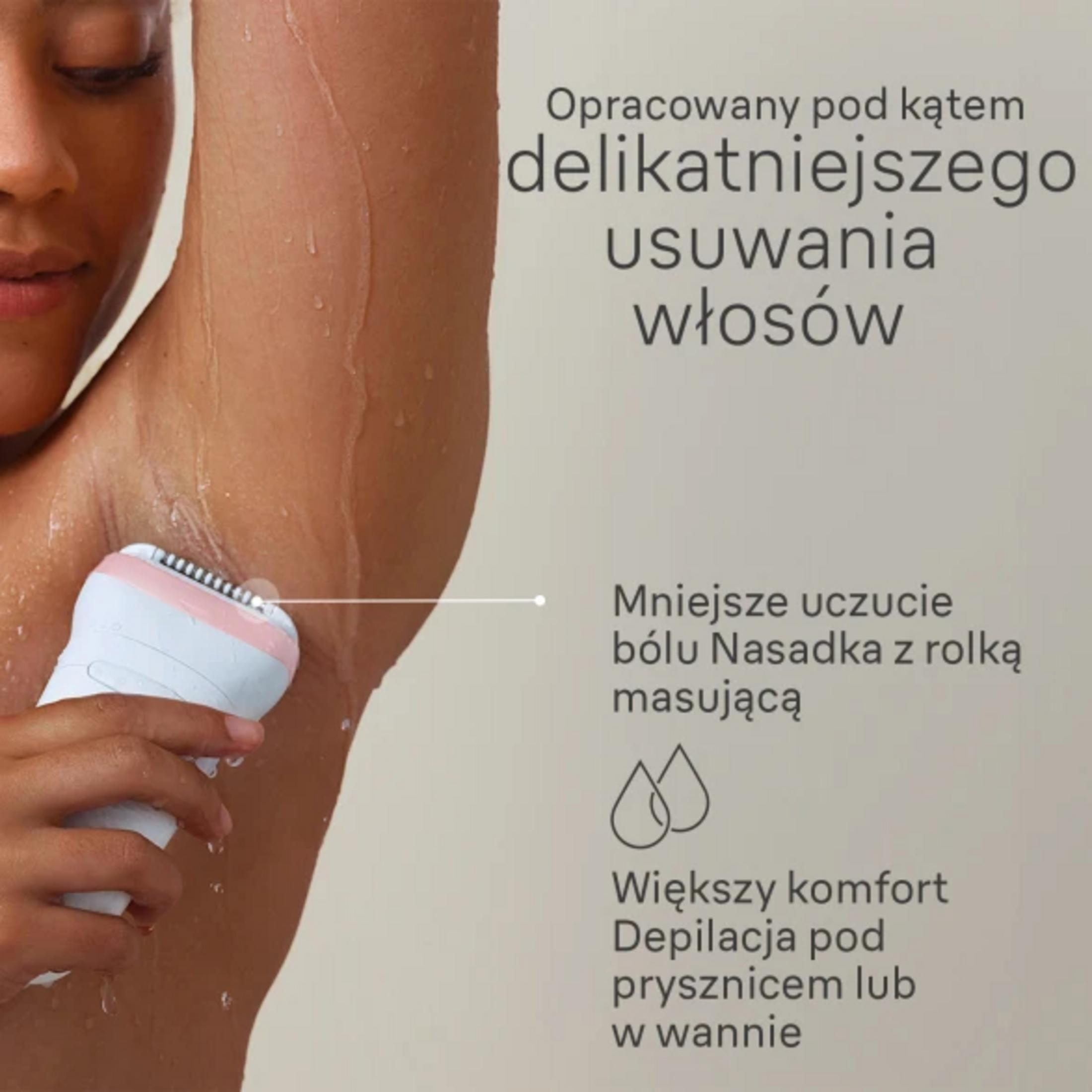 Osoba goli pachy golarką elektryczną. Widoczne są krople wody. Polski tekst opisuje cechy produktu.