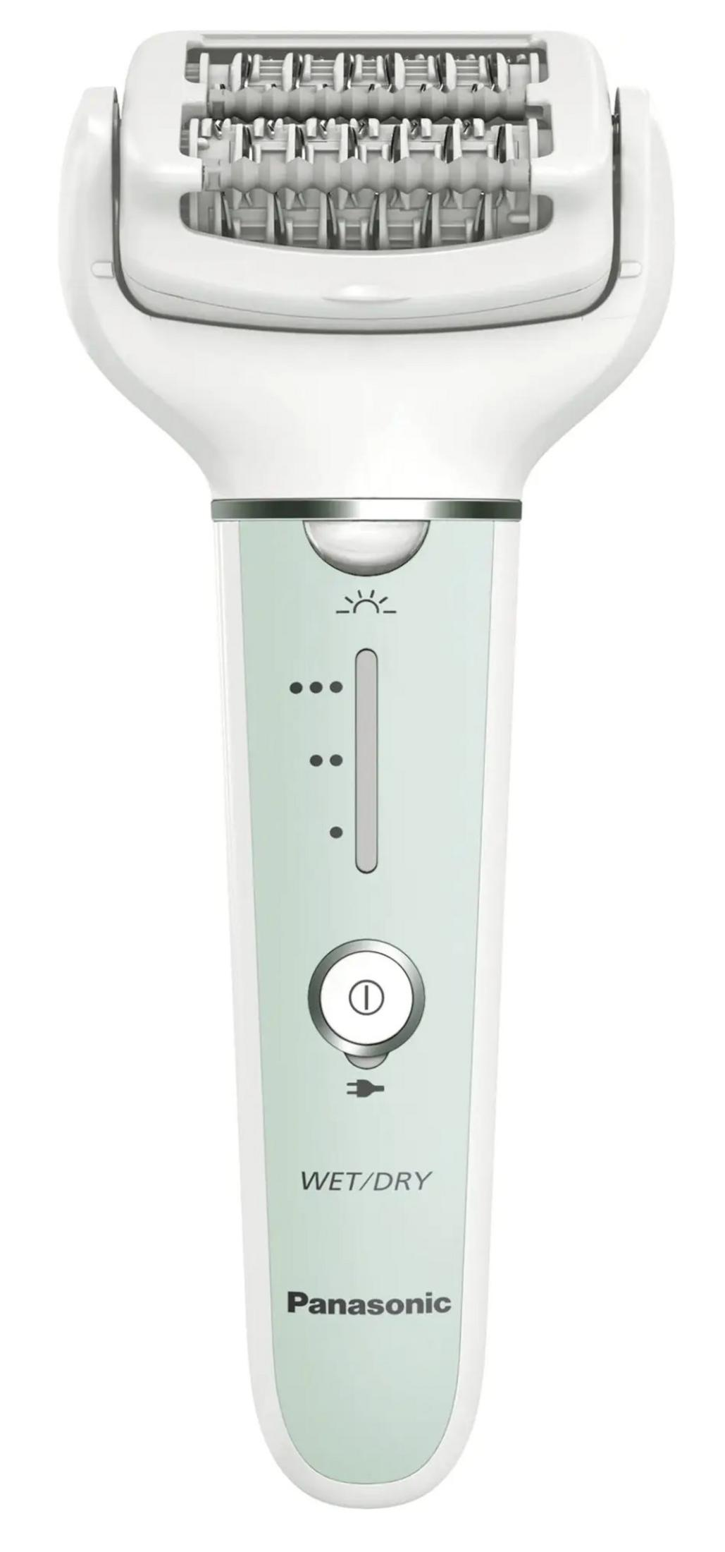 Ein weißer und mintgrüner Panasonic Nass-/Trocken-Epilierer. Er hat einen abgerundeten Kopf mit mehreren Pinzetten. Anzeige für Strom und Aufladung.