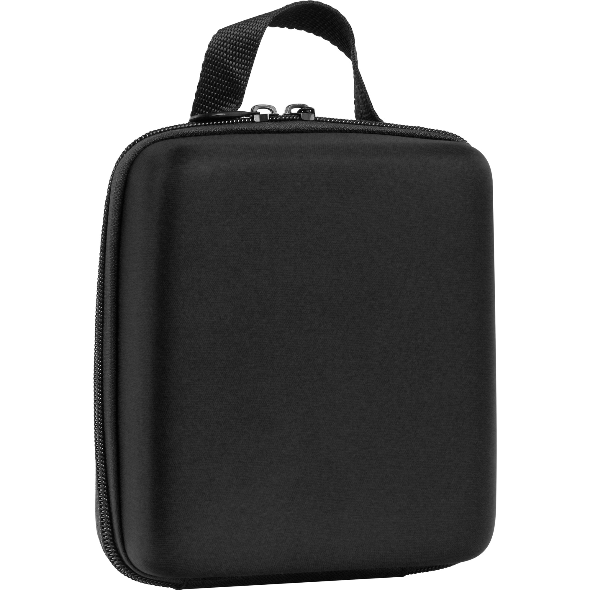 Eine schwarze, rechteckige Tasche mit Griff und Reißverschluss. Auf weißem Hintergrund. Die Tasche ist geschlossen.