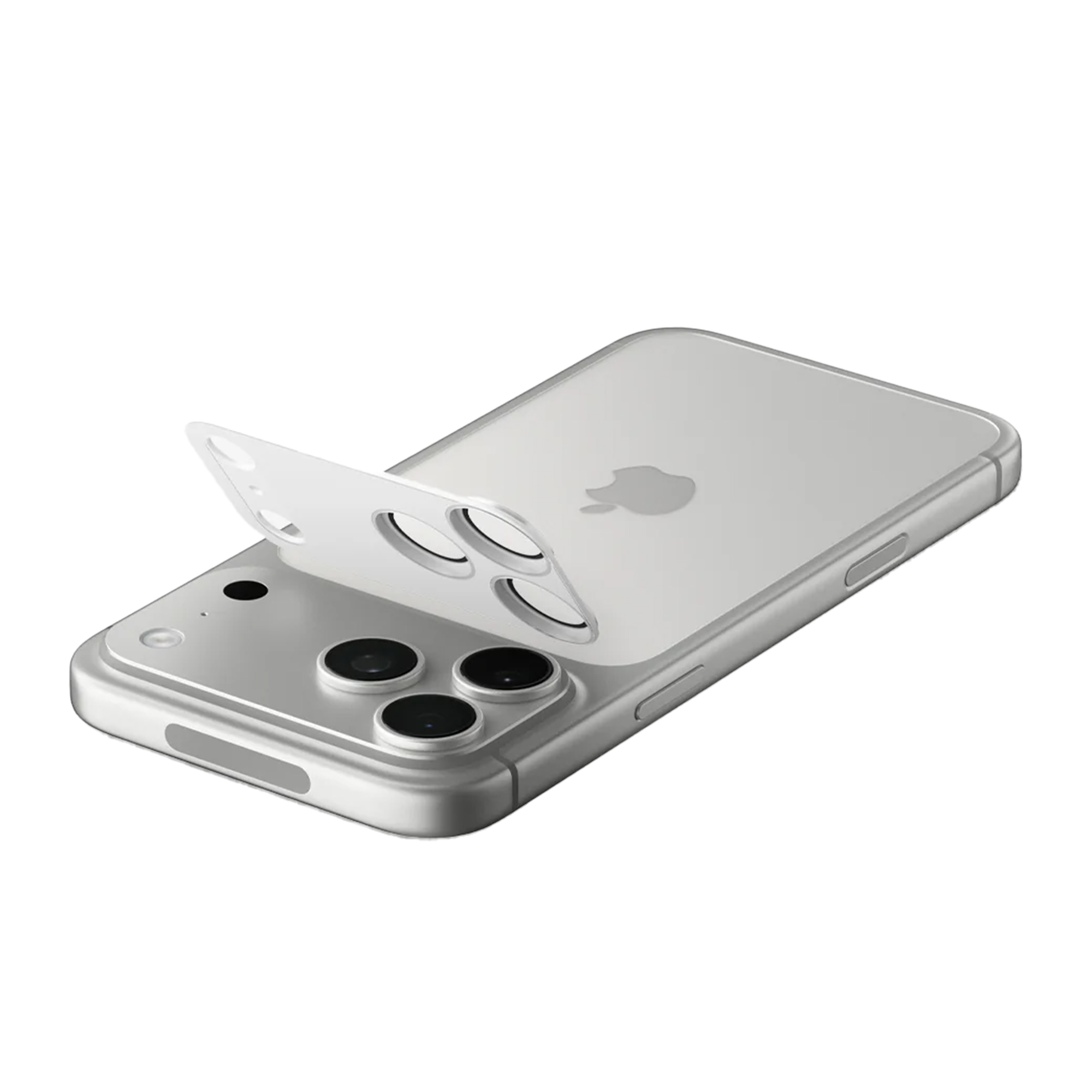 Een zilveren iPhone met een beschermende sticker gedeeltelijk aangebracht over de cameralenzen. Witte achtergrond.