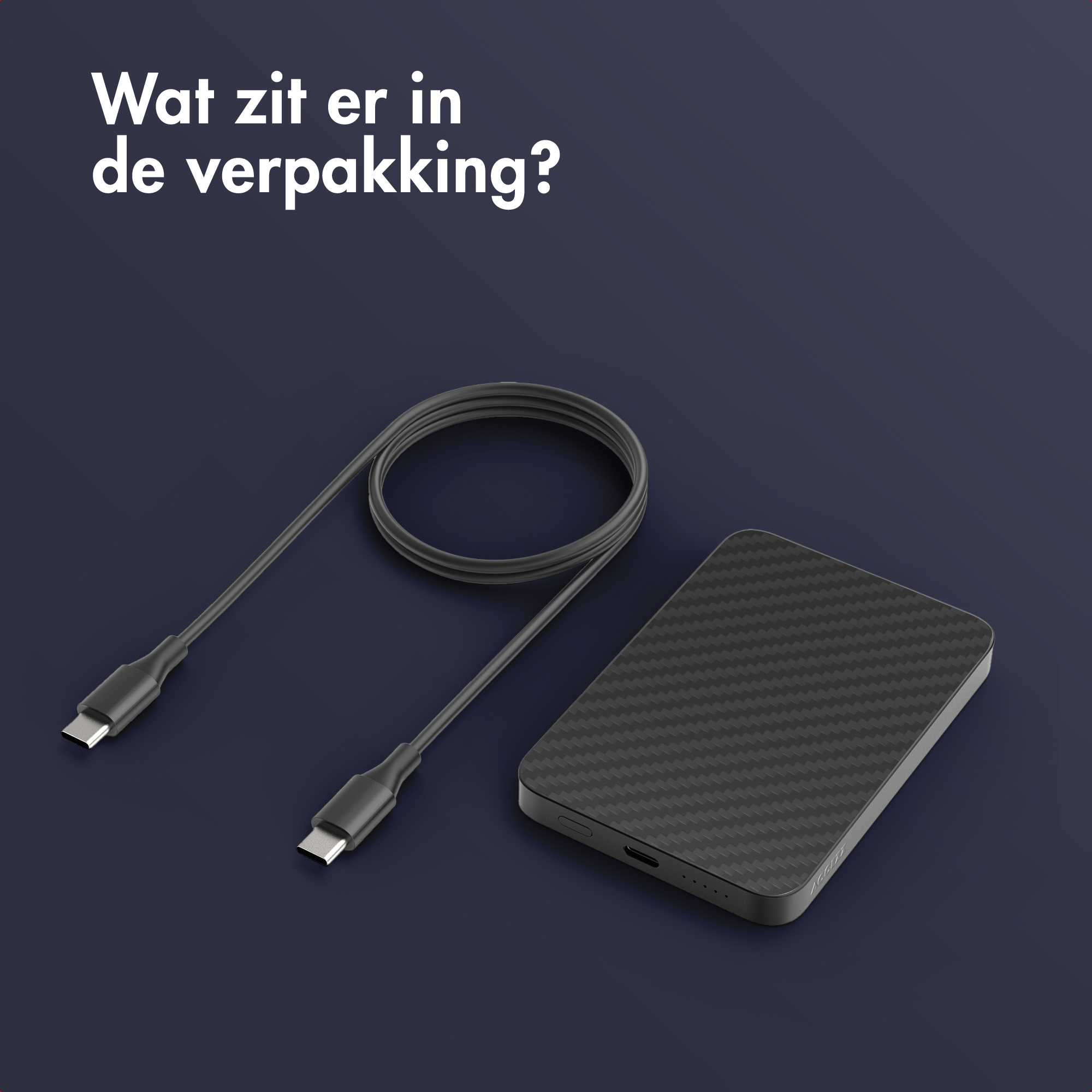 Un disque dur externe noir et un câble USB-C noir sur une surface bleu foncé. Le texte en haut indique : « Que contient l'emballage ? »