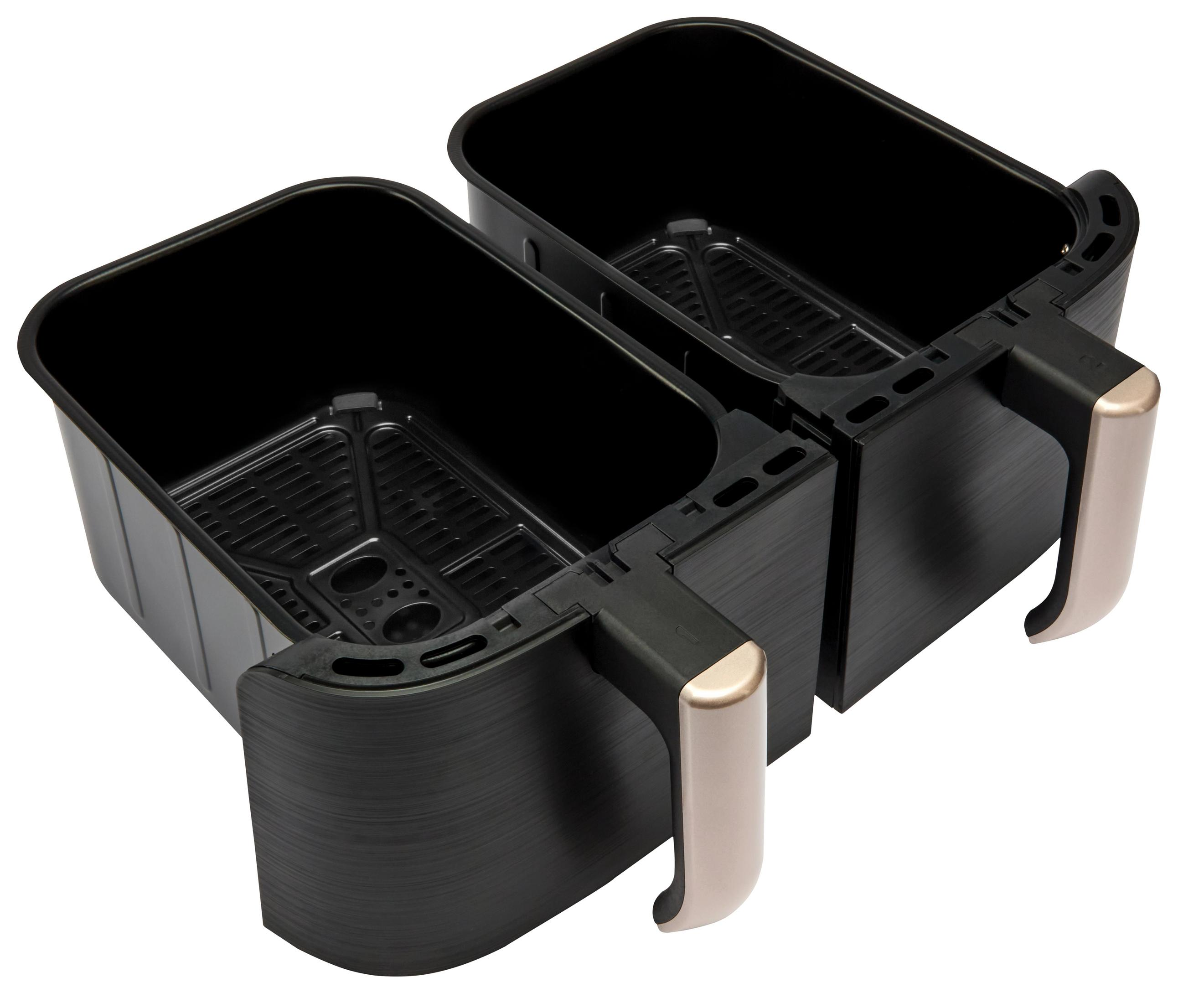 Dwa czarne kosze do frytkownicy powietrznej z uchwytami. Jeden jest lekko otwarty. Białe tło.