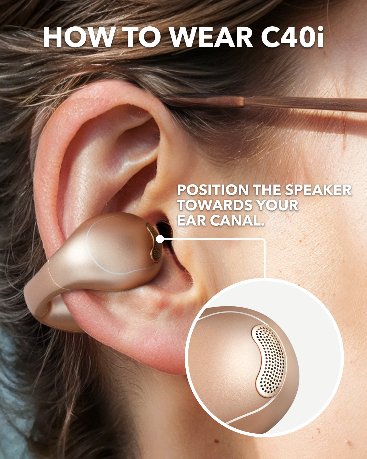 Una oreja con un auricular dorado insertado. El texto dice "HOW TO WEAR C40i" y "POSITION THE SPEAKER TOWARDS YOUR EAR CANAL."