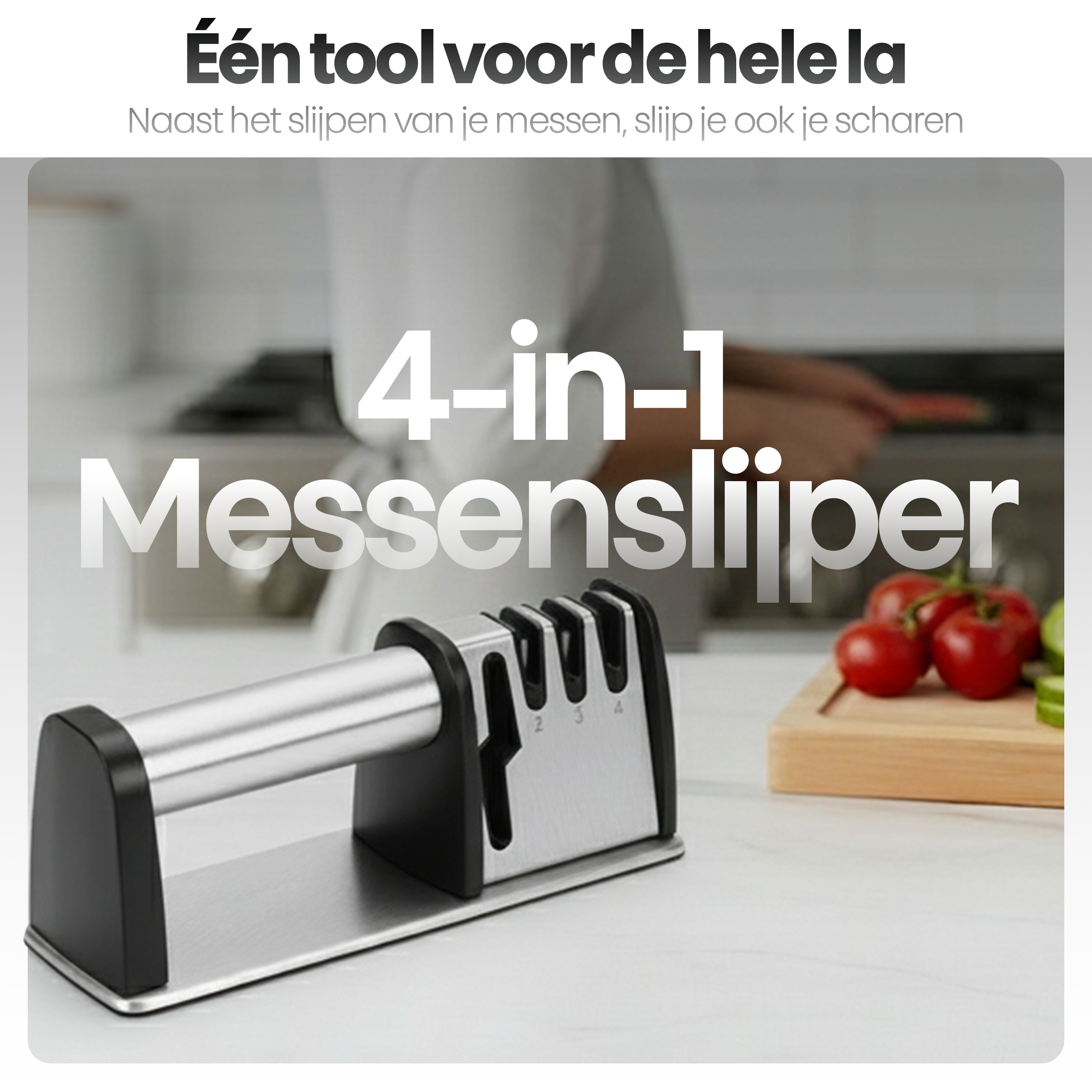 Een 4-in-1 messenslijper op een wit oppervlak. Tomaten en komkommerschijfjes op een plankje.