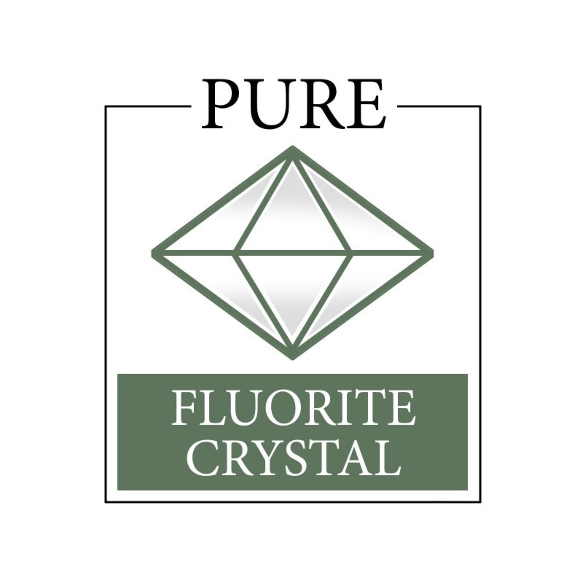 Logo mit einem grünen Fluoritkristall-Grafik, dem Wort PURE oben und FLUORIT KRISTALL unten, auf weißem Hintergrund.