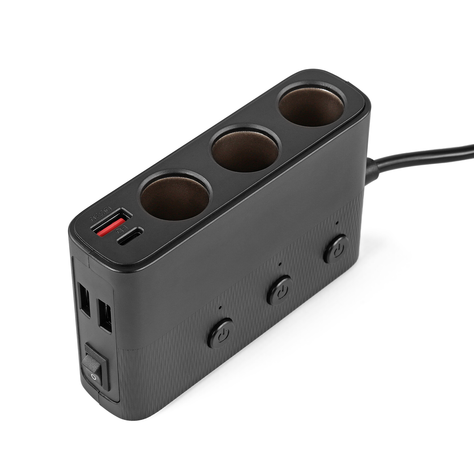 Schwarzer Auto-Adapter mit drei Steckdosen, Ein-/Aus-Tasten, USB-Anschlüssen und einem Netzschalter. Kabel nach rechts.