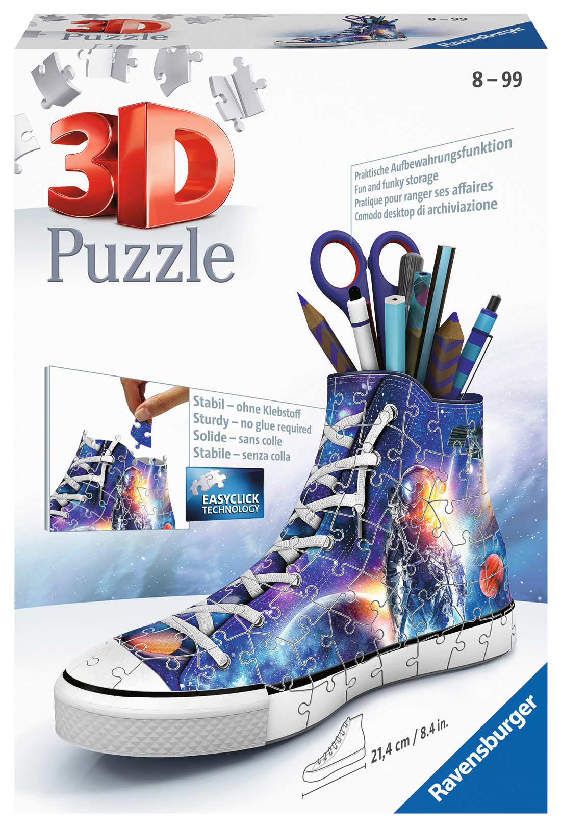 Ein 3D-Puzzle in Form eines hochgeschnittenen Schuhs, gefüllt mit Stiften und Scheren. Der Schuh zeigt eine Weltraumszene.