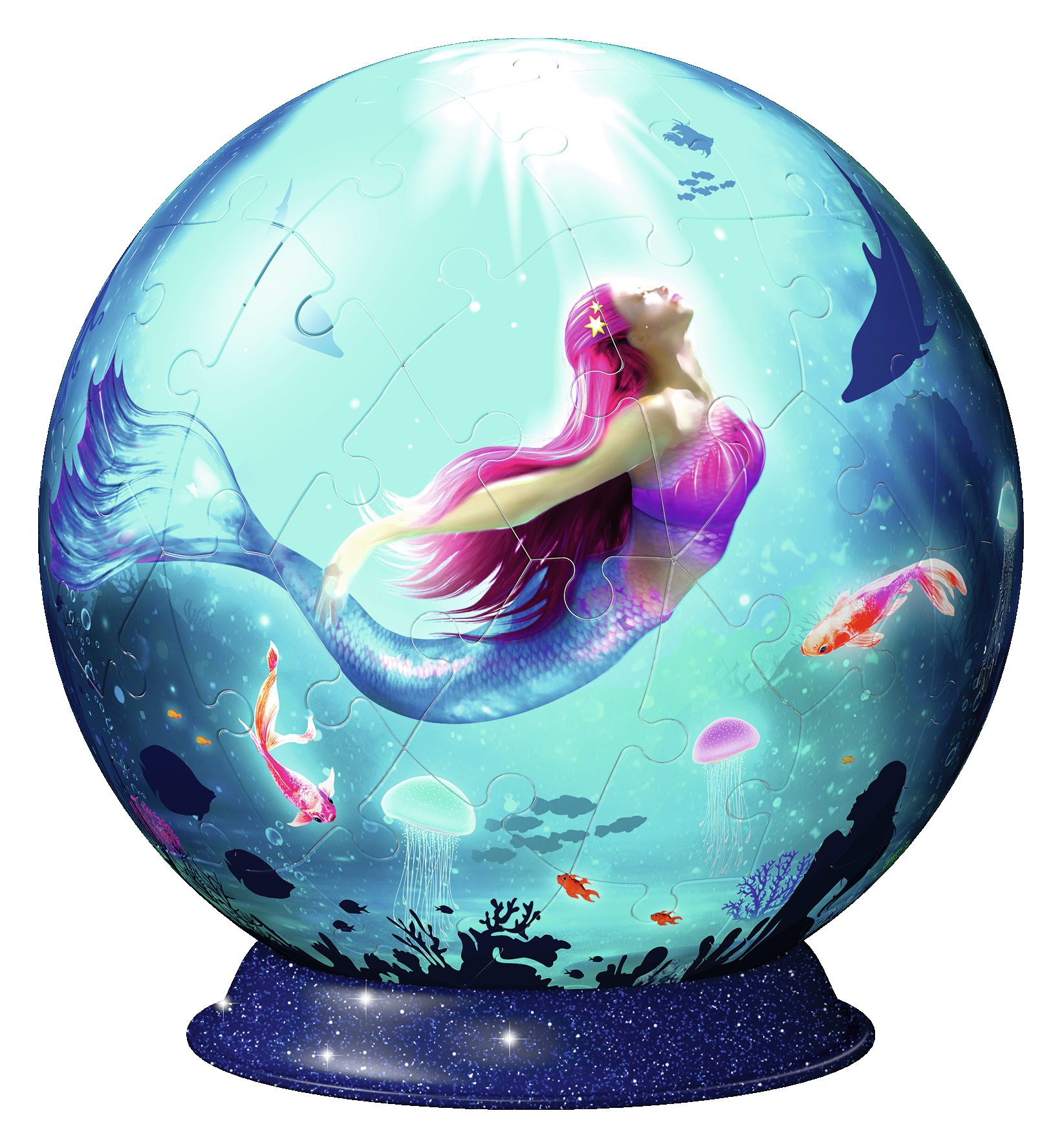 Eine Meerjungfrau mit pinken Haaren schwimmt in einer Puzzle-Kugel mit Fischen, Quallen und Korallen.