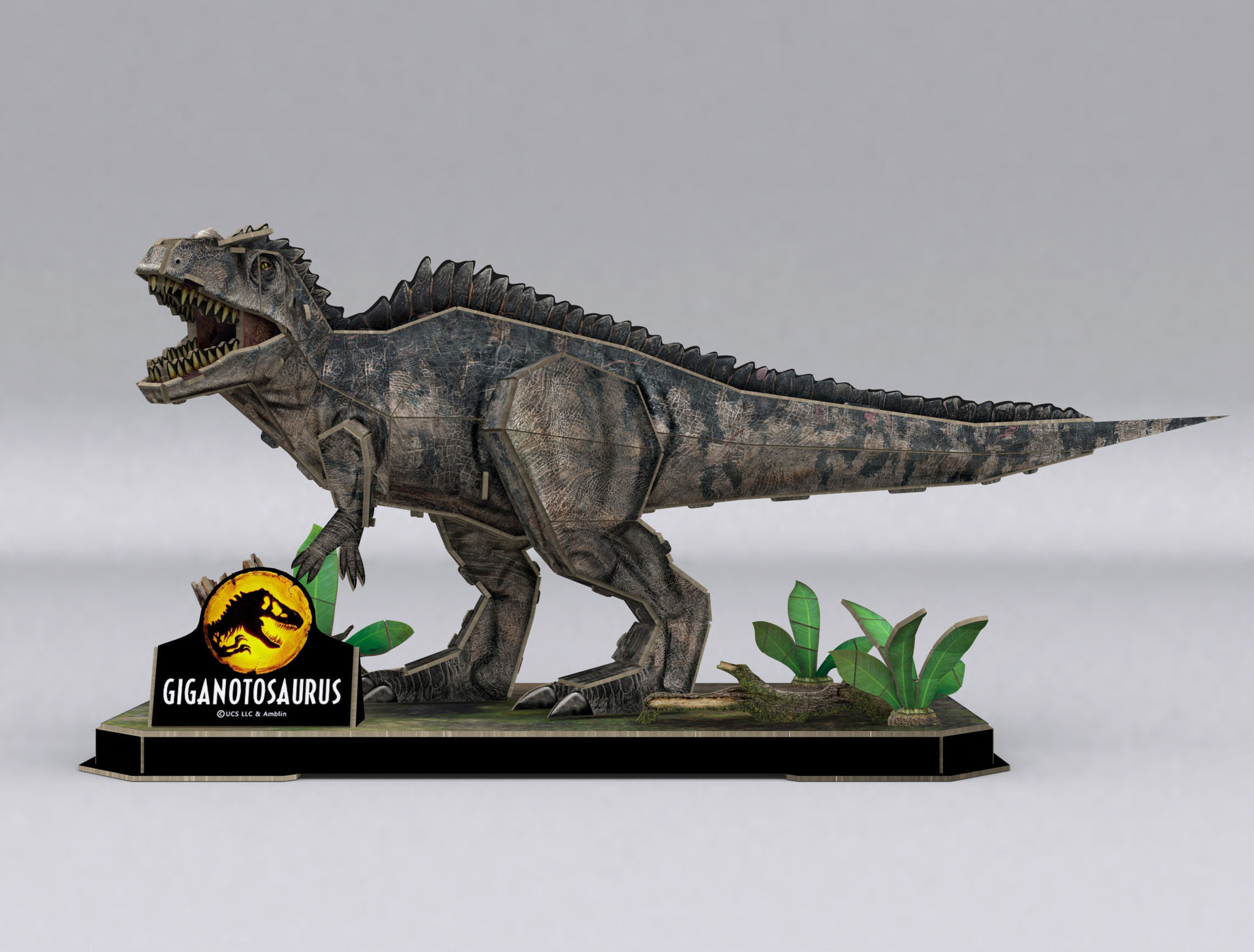 Een Gigantosaurus-model met open mond, op een basis met bladeren en een Jurassic Park-logo. Grijs en groen domineren.