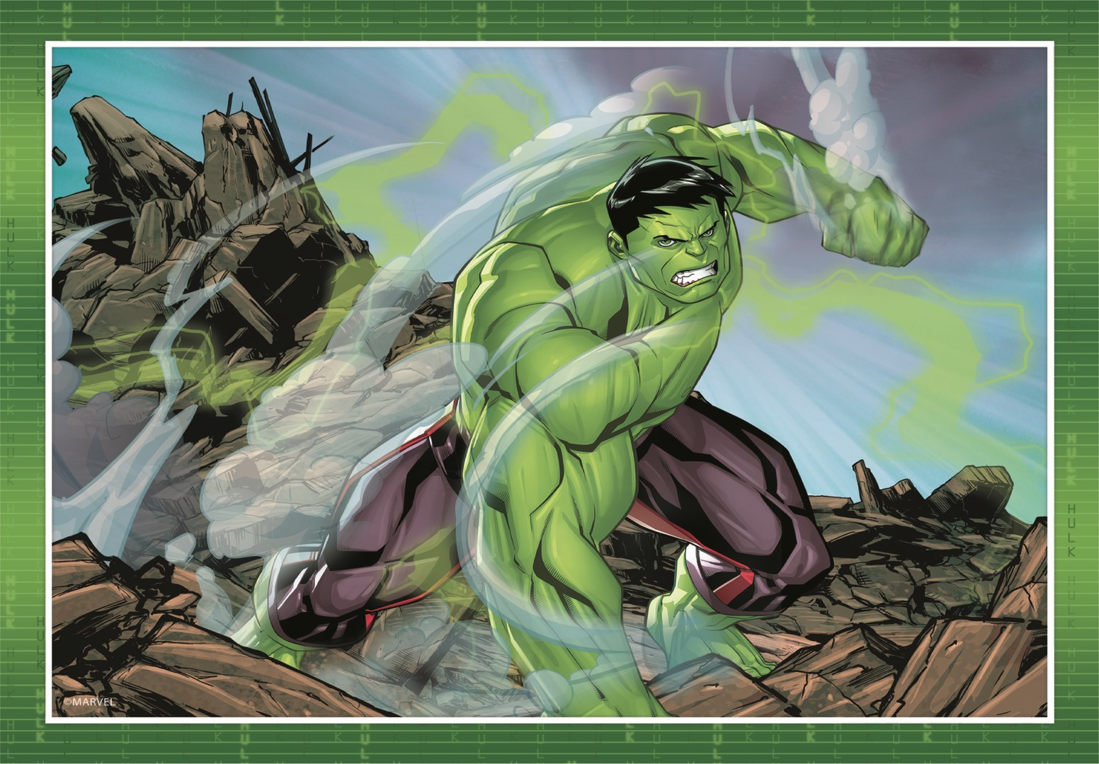 Hulk avanza, piel verde, cabello negro y pantalones morados. Rocas y efectos de energía verde lo siguen.