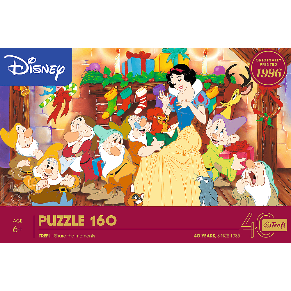 Schneewittchen mit Zwergen um einen Kamin, Geschenken und Strümpfen. Disney-Logo oben links, Puzzledetails unten.