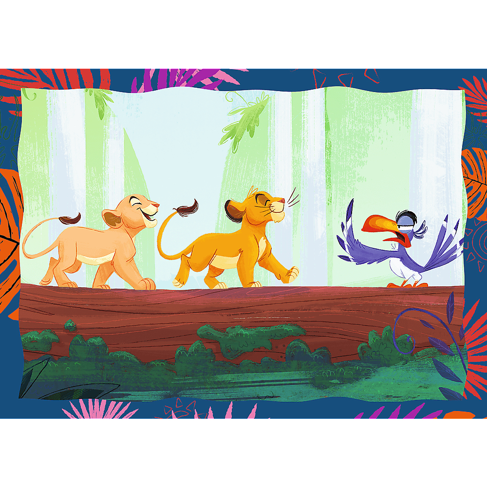 Die Charaktere Simba und Nala aus König der Löwen gehen mit dem Vogel Zazu auf einem Baumstamm. Im Hintergrund sind Bäume und Dschungel zu sehen.