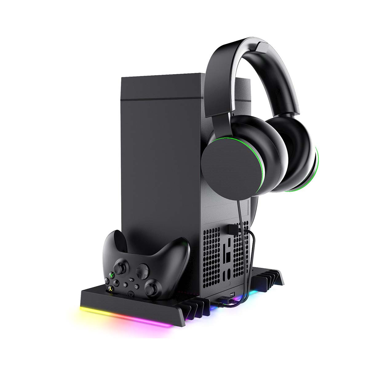 Consola de juegos negra con mando y auriculares. La base tiene luces de arcoíris. Fondo blanco.