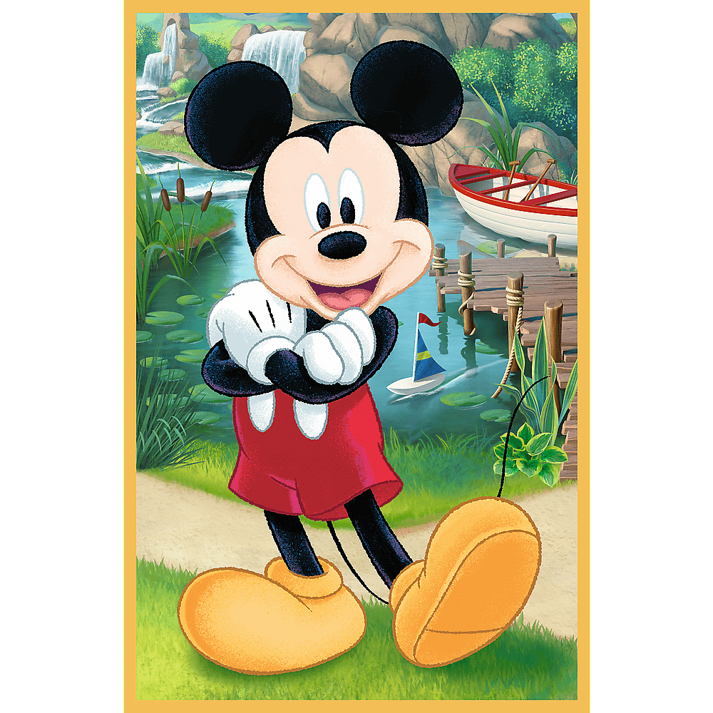 Mickey Mouse staat glimlachend. Achtergrond toont water, een boot en een steiger. Waterval en groene bladeren zijn ook aanwezig.