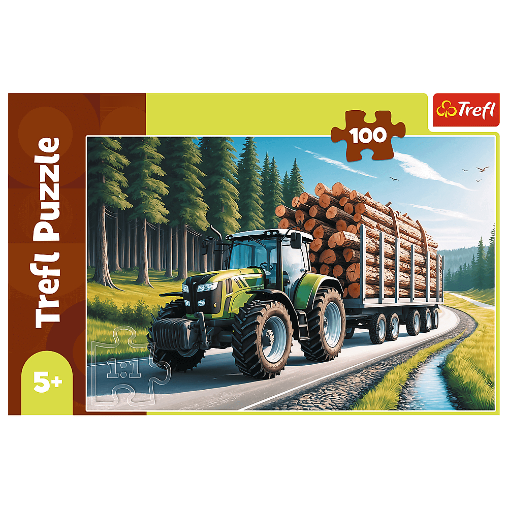 Een groene tractor met een aanhanger die boomstammen vervoert op een weg bij een bos. Een puzzel met het Trefl-logo.