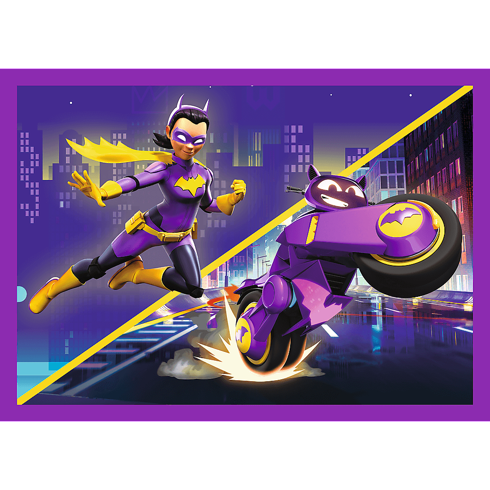 Batgirl springt bij haar paarse batcycle voor een stad 's nachts. De motor heeft een vleermuislogo op het wiel.