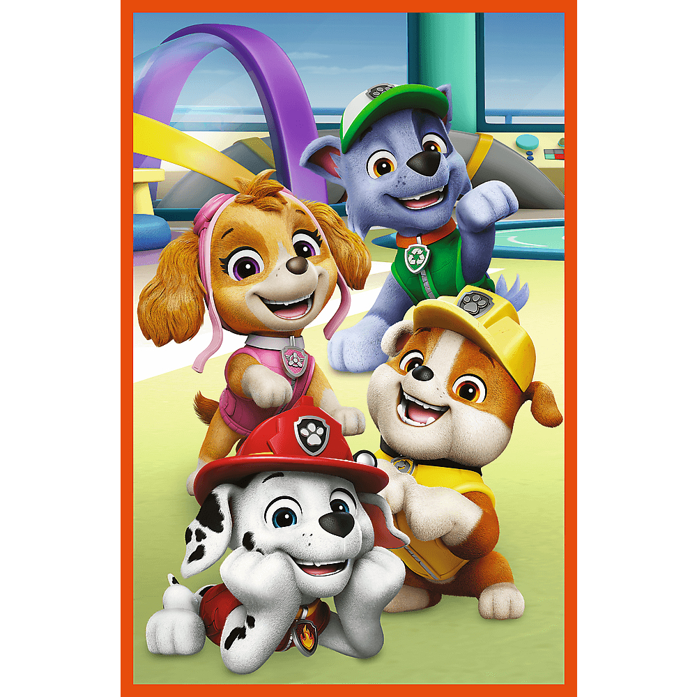 Vier Paw Patrol-Welpen lächeln. Marshall trägt einen roten Helm, Skye ein rosa Outfit, Rocky eine grüne Weste und Rubble einen gelben Hut.