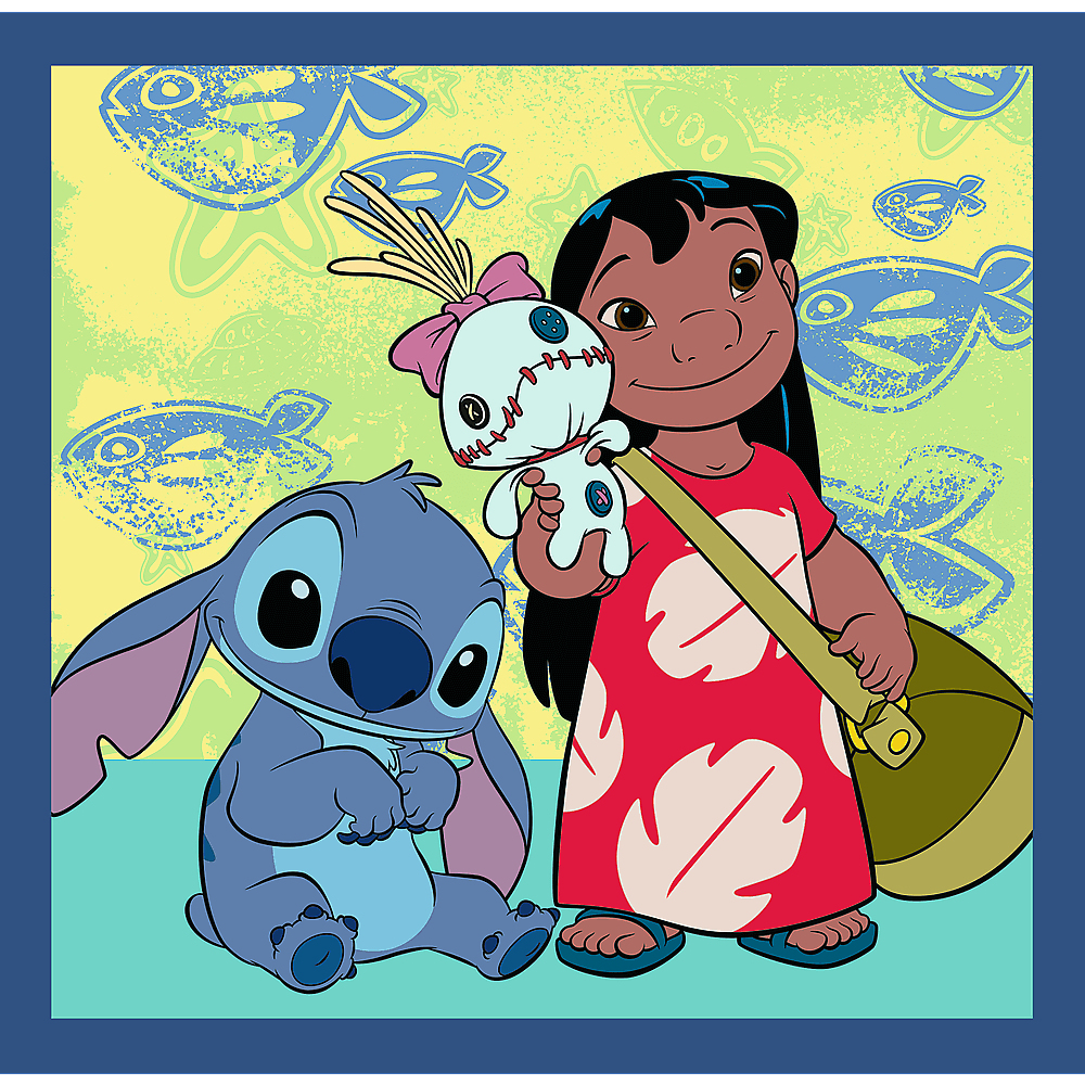 Lilo avec Stitch et une poupée sur fond bleu. Lilo porte une robe rouge. Stitch est bleu. Le fond a des motifs de poissons.