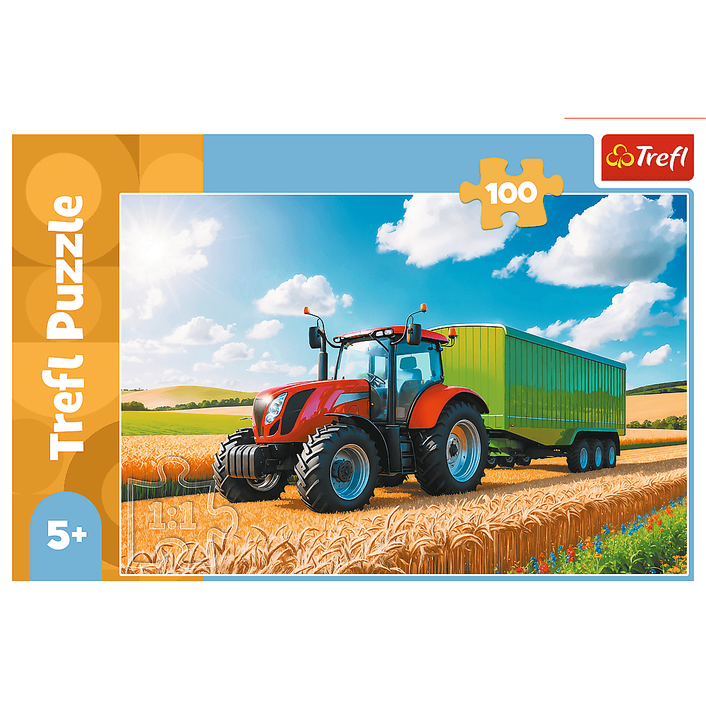 Roter Traktor zieht einen grünen Anhänger auf einem Weizenfeld unter blauem Himmel mit Wolken. Puzzle mit dem Trefl-Logo.