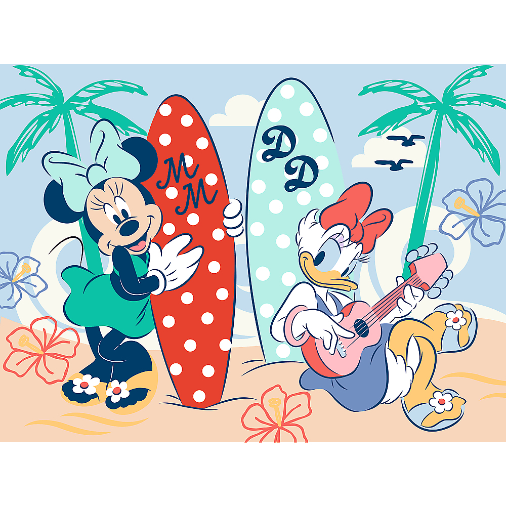 Minnie Mouse i Kaczka Daisy przy deskach surfingowych na plaży. Daisy gra na ukulele. Palmy i kwiaty w tle.