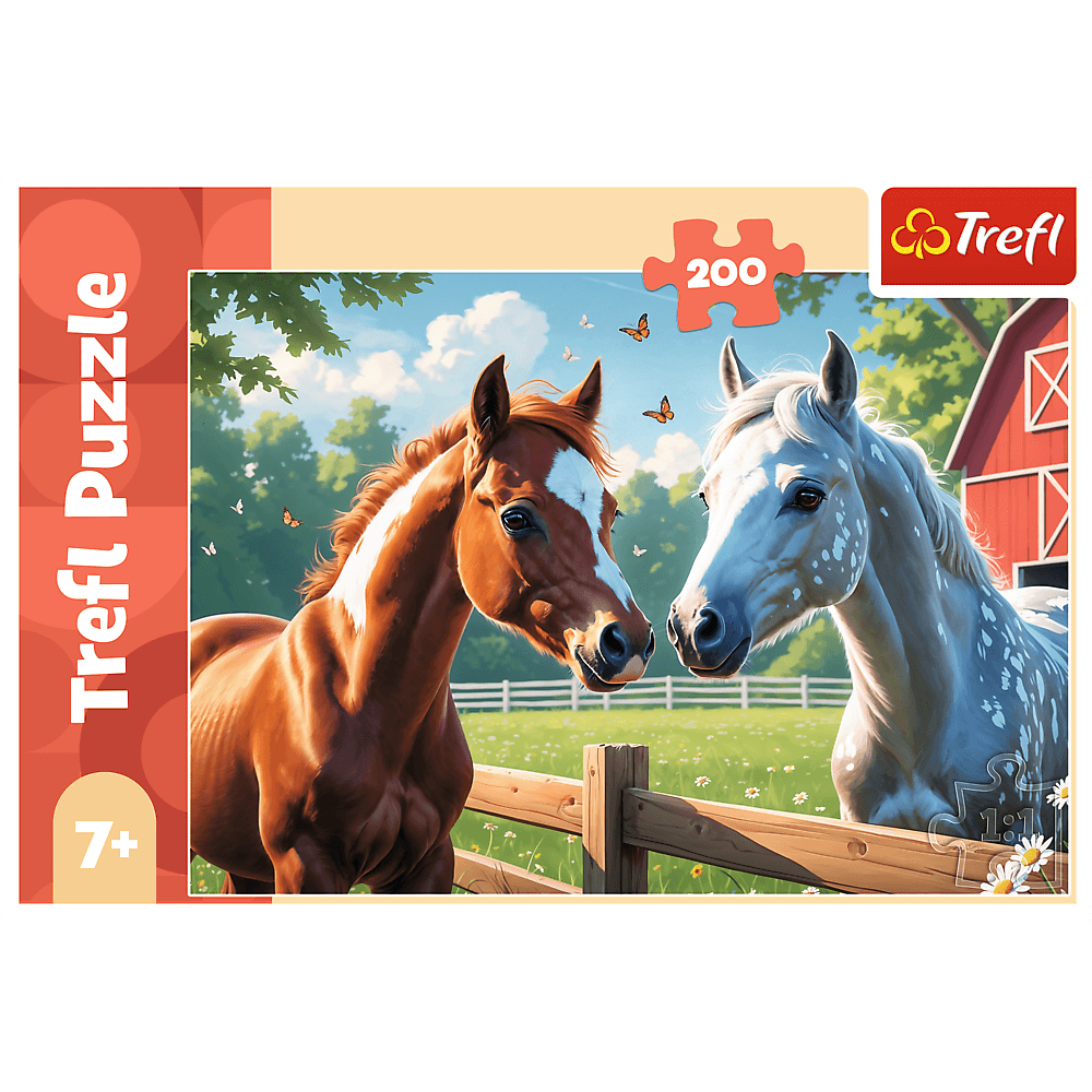 Puzzle zeigt zwei Pferde auf einem Bauernhof. Eines braun, eines grau. Schmetterlinge und eine rote Scheune im Hintergrund.