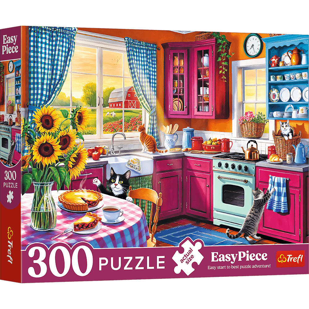 Puzzel toont een keuken met katten, taart, zonnebloemen en een uitzicht op een boerderij. Kasten zijn roze, en het raam heeft blauwe gordijnen.