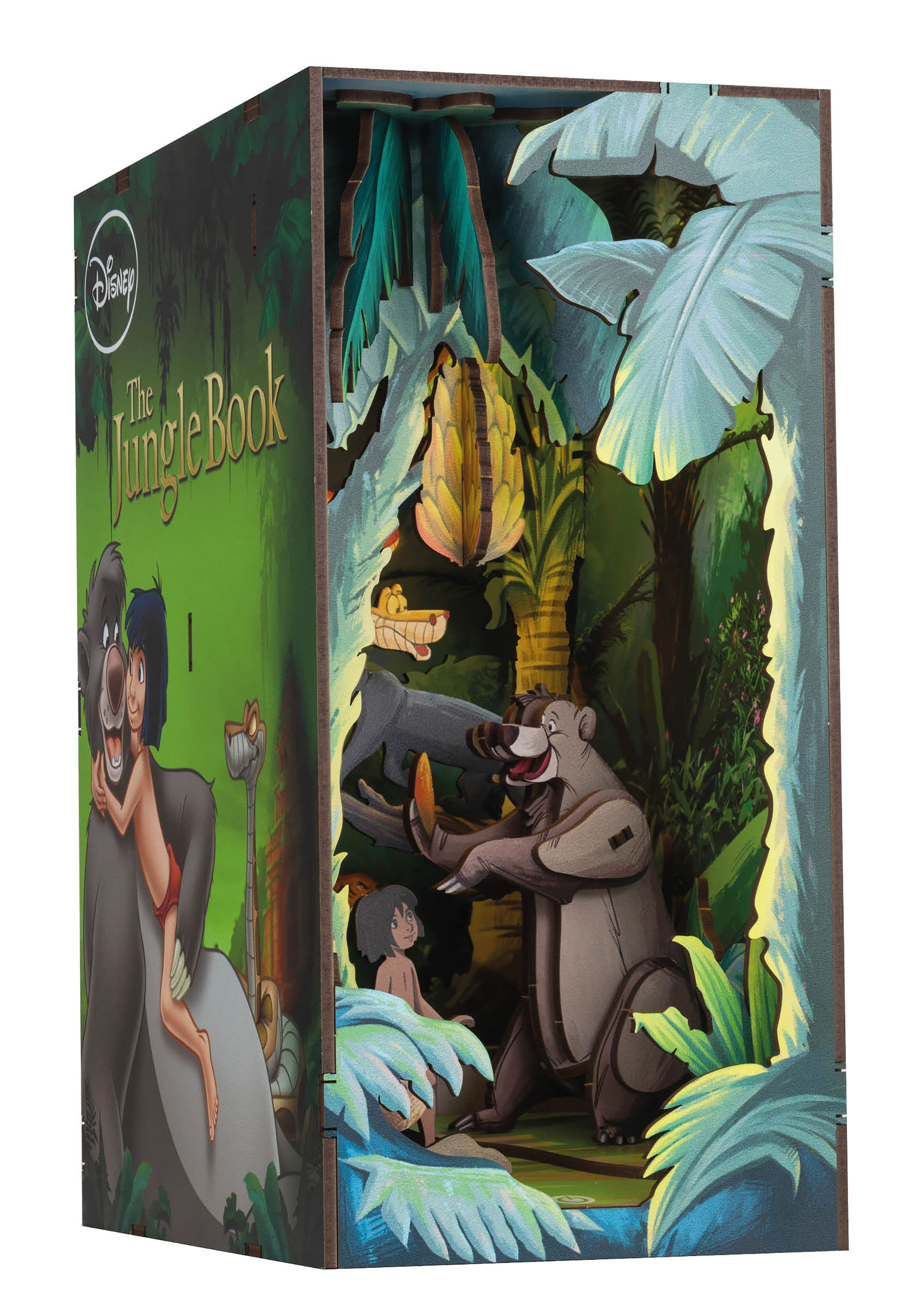 Ein Dschungelbuch-Diorama. Balu und Mogli im Vordergrund, mit einer Schlange und Dschungelkulisse.