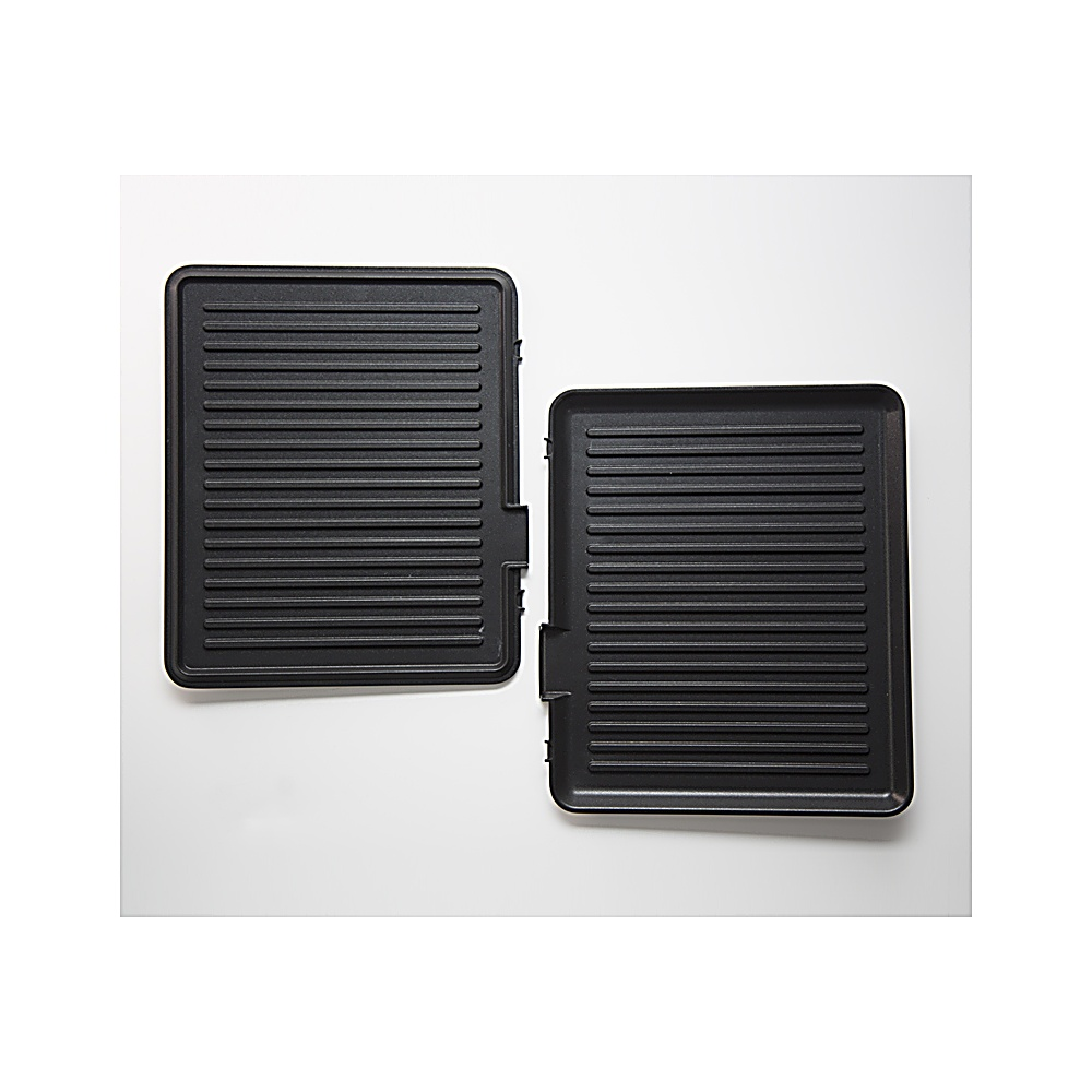 Dos planchas negras para asar con superficies acanaladas sobre fondo blanco. Son rectangulares con esquinas redondeadas.