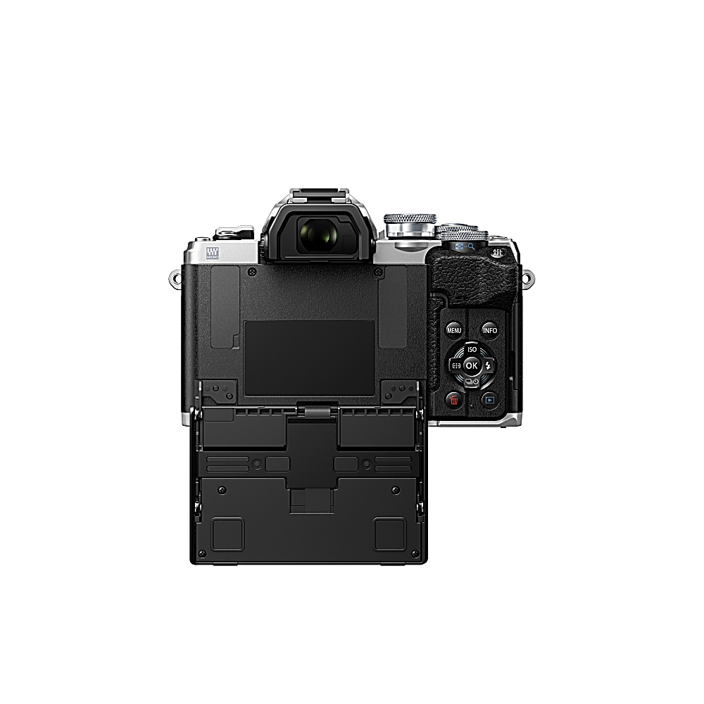 Una fotocamera nera e argento, vista posteriore, con schermo e pulsanti visibili. Lo scomparto della batteria è aperto.
