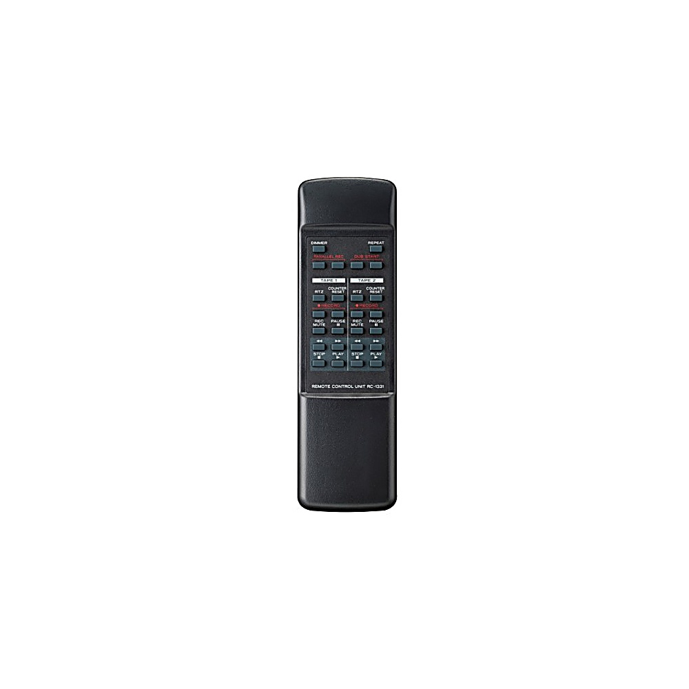 Un mando a distancia negro con muchos botones. Tiene botones para cinta 1 y 2, reproducir, detener y otras funciones.