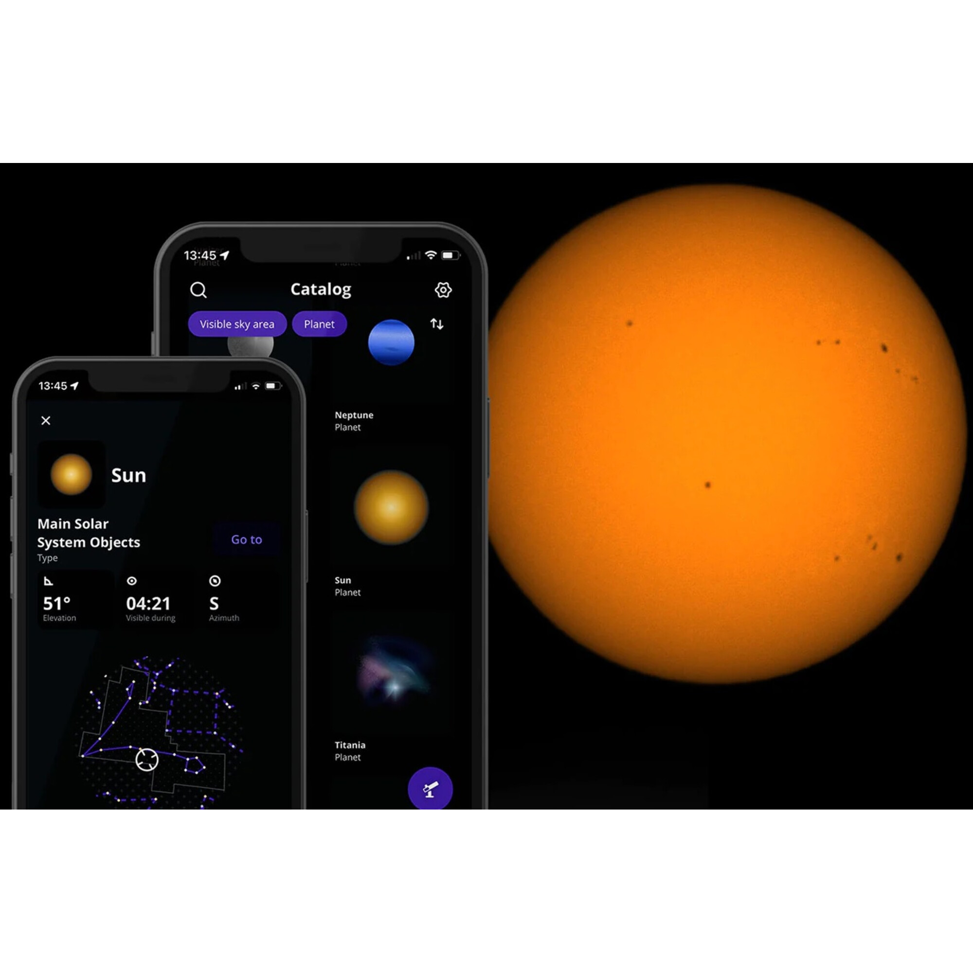Drei Smartphones zeigen Himmels-App-Oberflächen. Im Hintergrund ist eine orangefarbene Sonne mit kleinen dunklen Flecken.