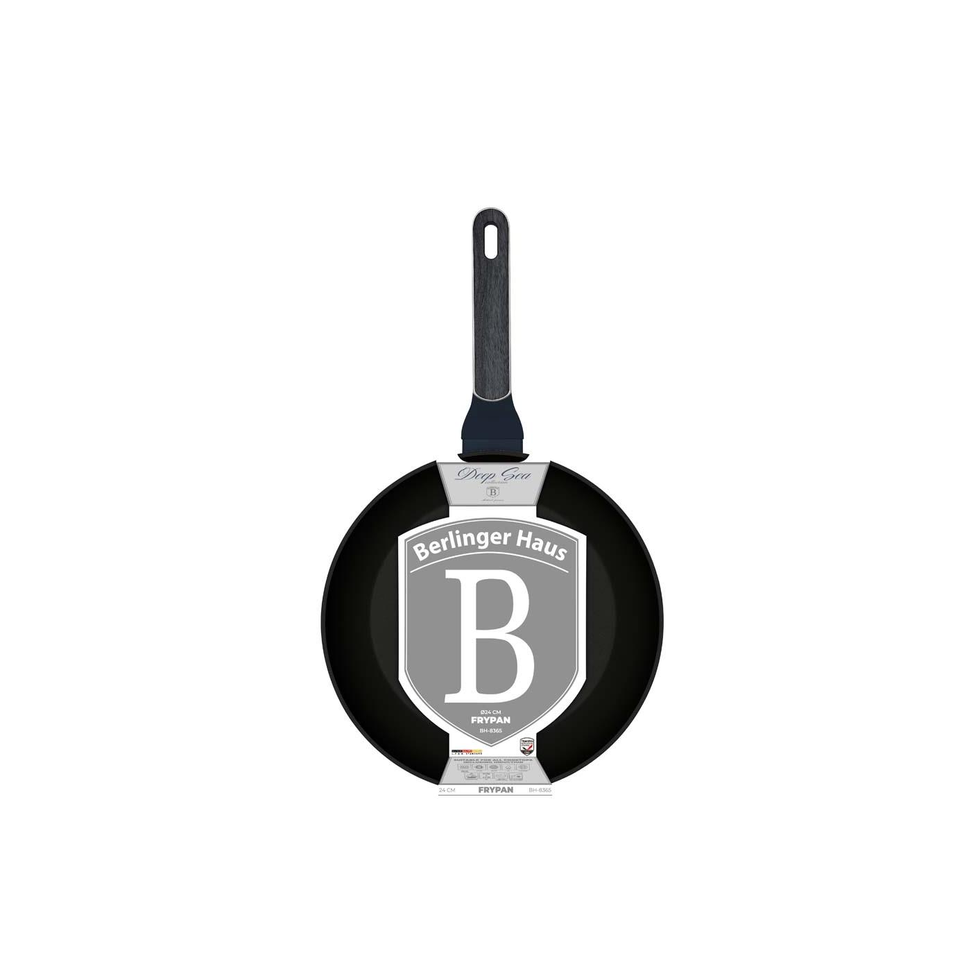Una sartén negra con mango de madera. La sartén tiene un logotipo plateado que dice 'Berlinger Haus'. La sartén está etiquetada como 'Deep Sea'.