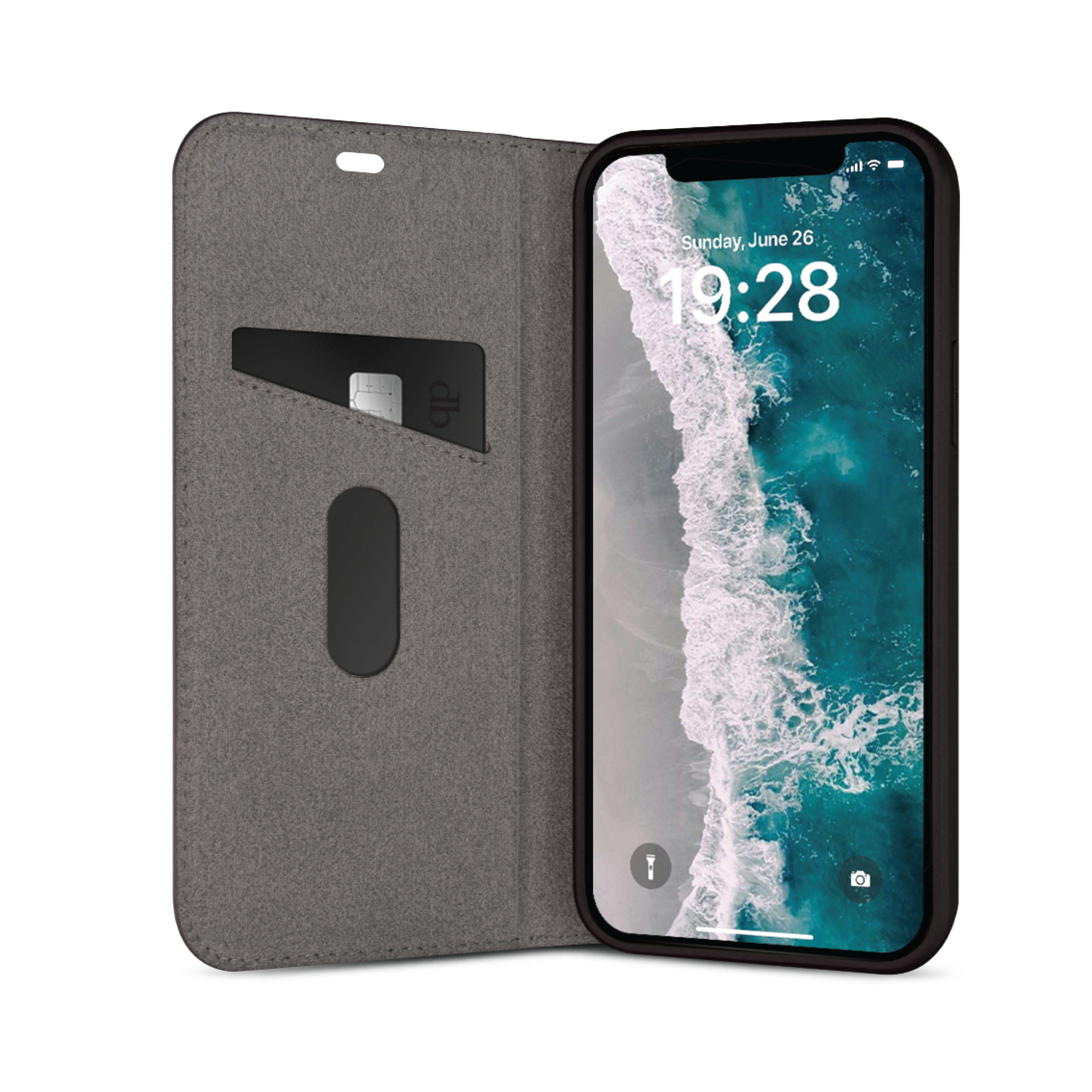 Un iPhone in una custodia grigia mostra un'immagine di onde. Una carta è in una tasca. L'ora è 19:28, domenica 26 giugno.