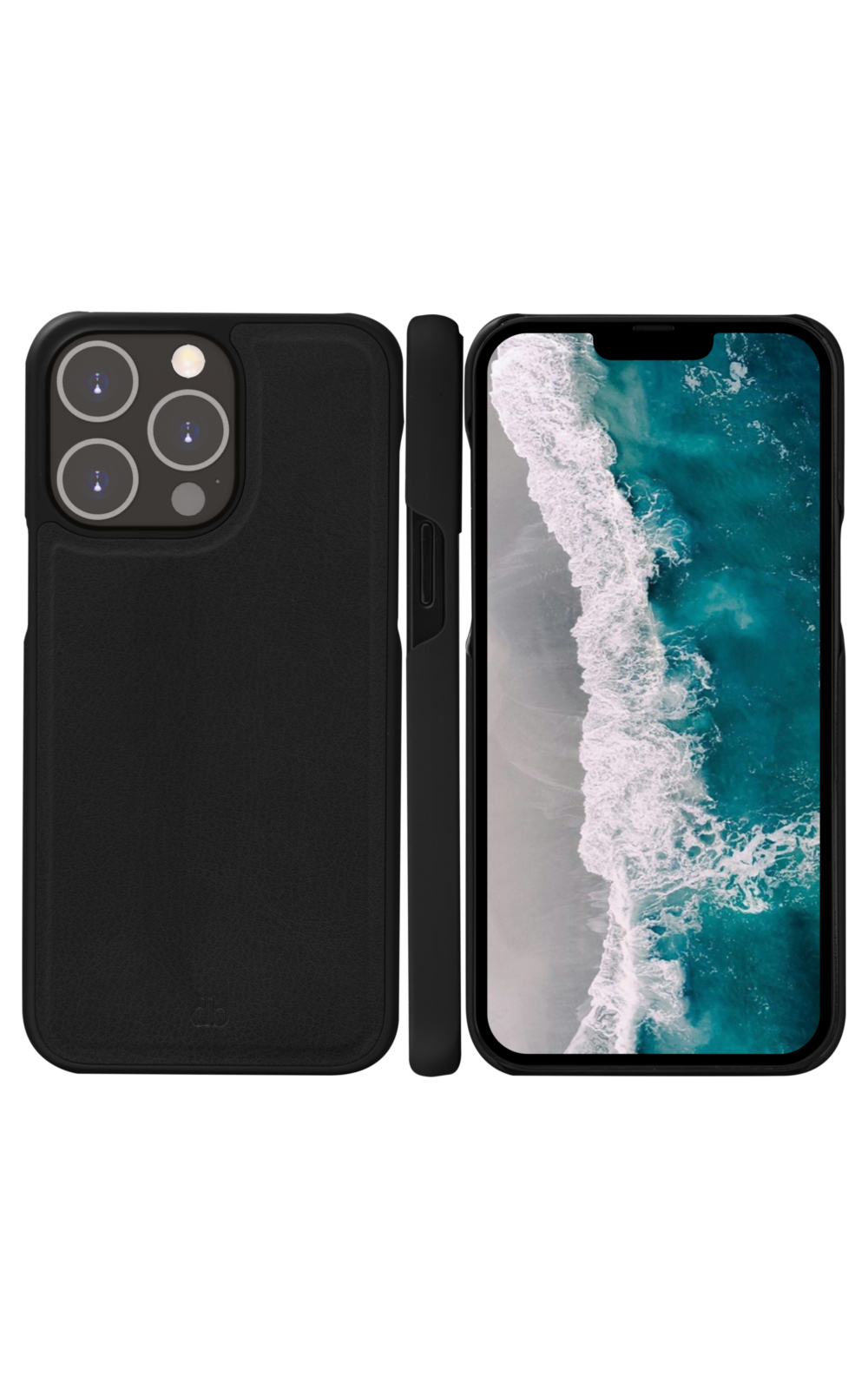 Un iPhone nero con custodia in pelle è esposto. Lo schermo mostra una scena costiera con onde. La custodia ha un rigonfiamento per la fotocamera.