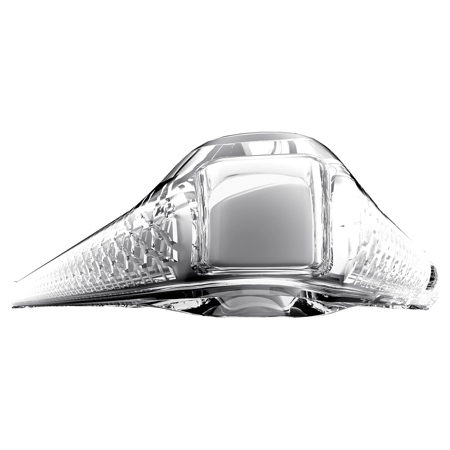 Un anello di vetro trasparente con una pietra centrale rettangolare. La fascia ha un design strutturato. Lo sfondo è bianco.