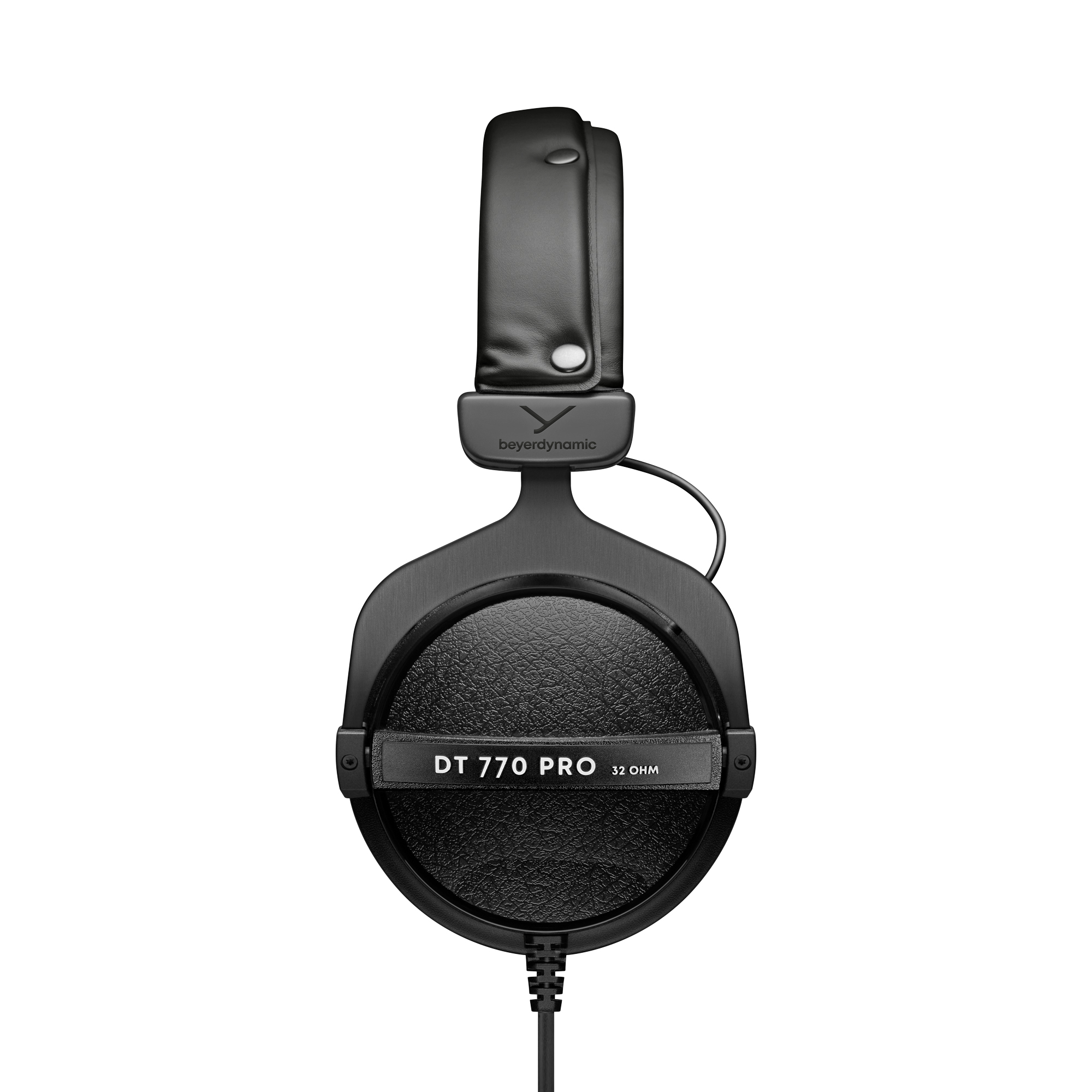 Czarne słuchawki Beyerdynamic DT 770 PRO. Zawierają pałąk, nauszniki i kabel. Widoczny jest napis 'DT 770 PRO 32 OHM'.